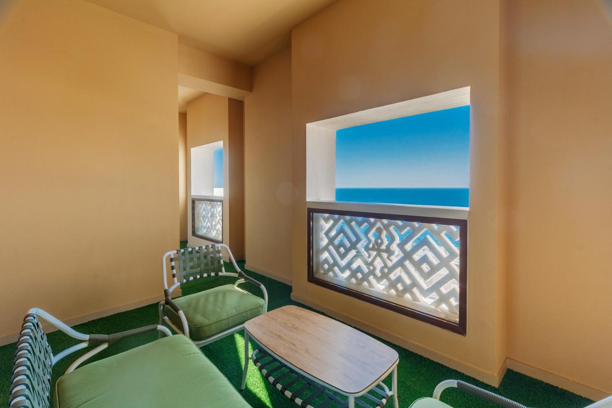 Charming Sea View 2bdr, And Pool Access Dubai