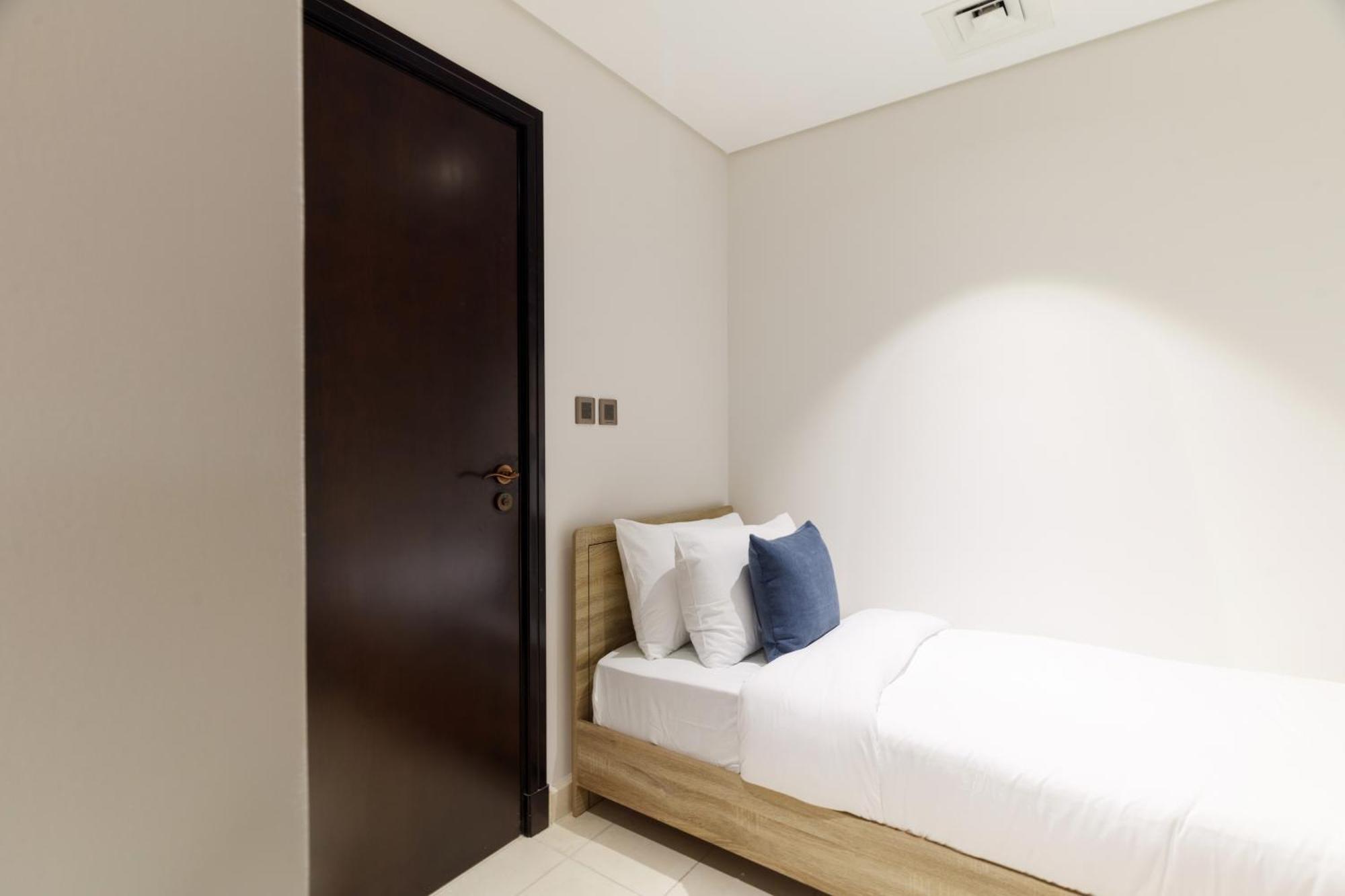 Charming Sea View 2bdr, And Pool Access Apartment
