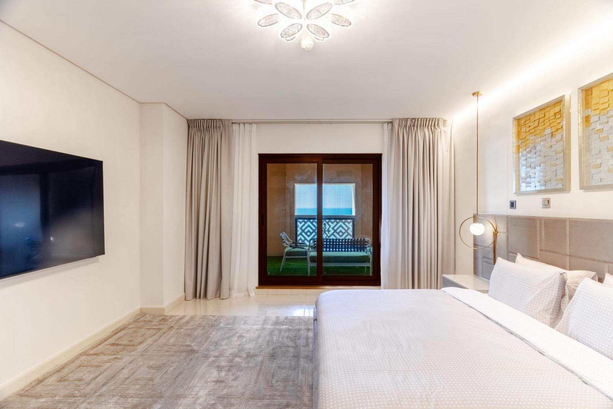 Charming Sea View 2bdr, And Pool Access Dubai