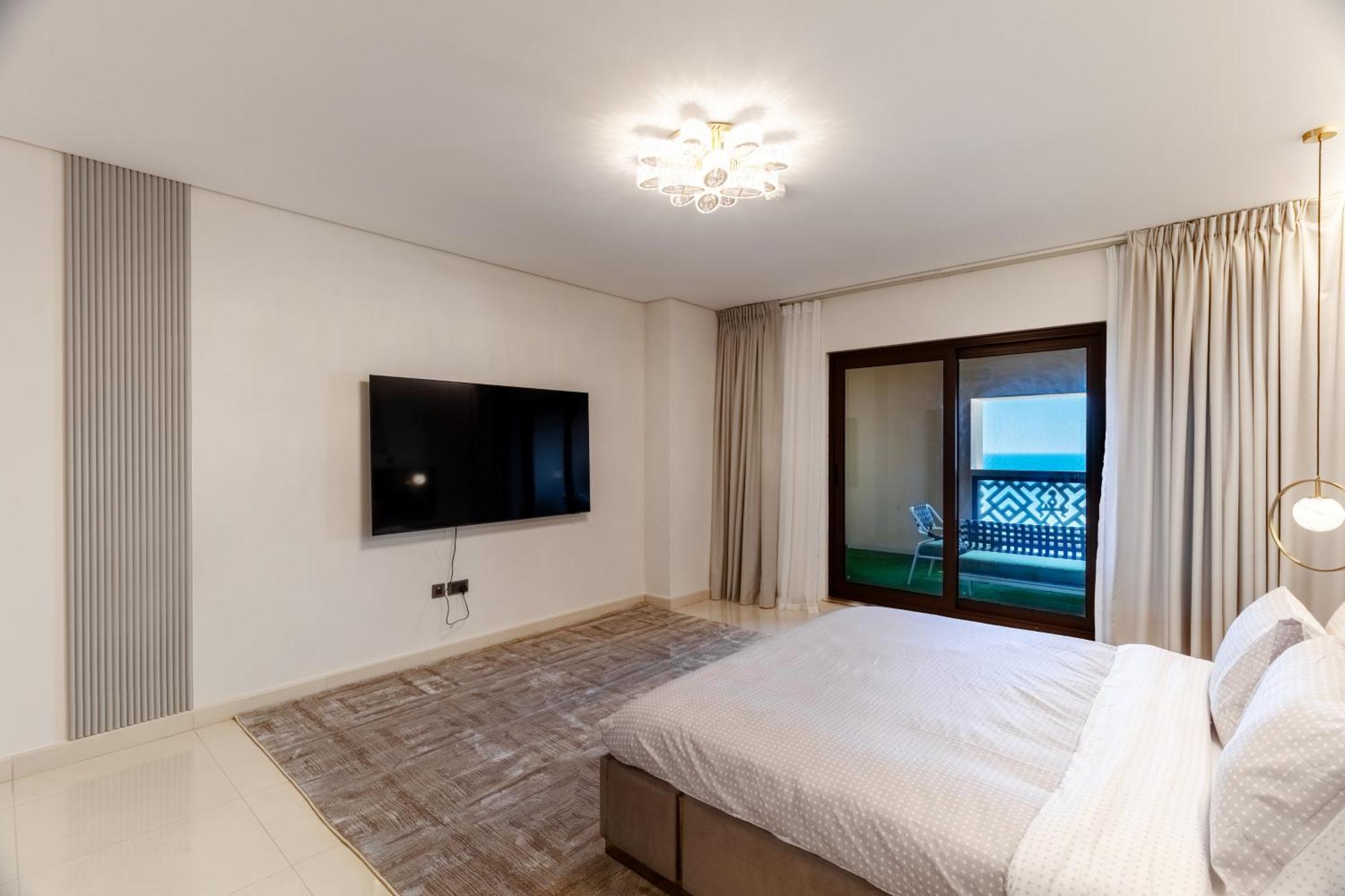 Charming Sea View 2bdr, And Pool Access * Dubai