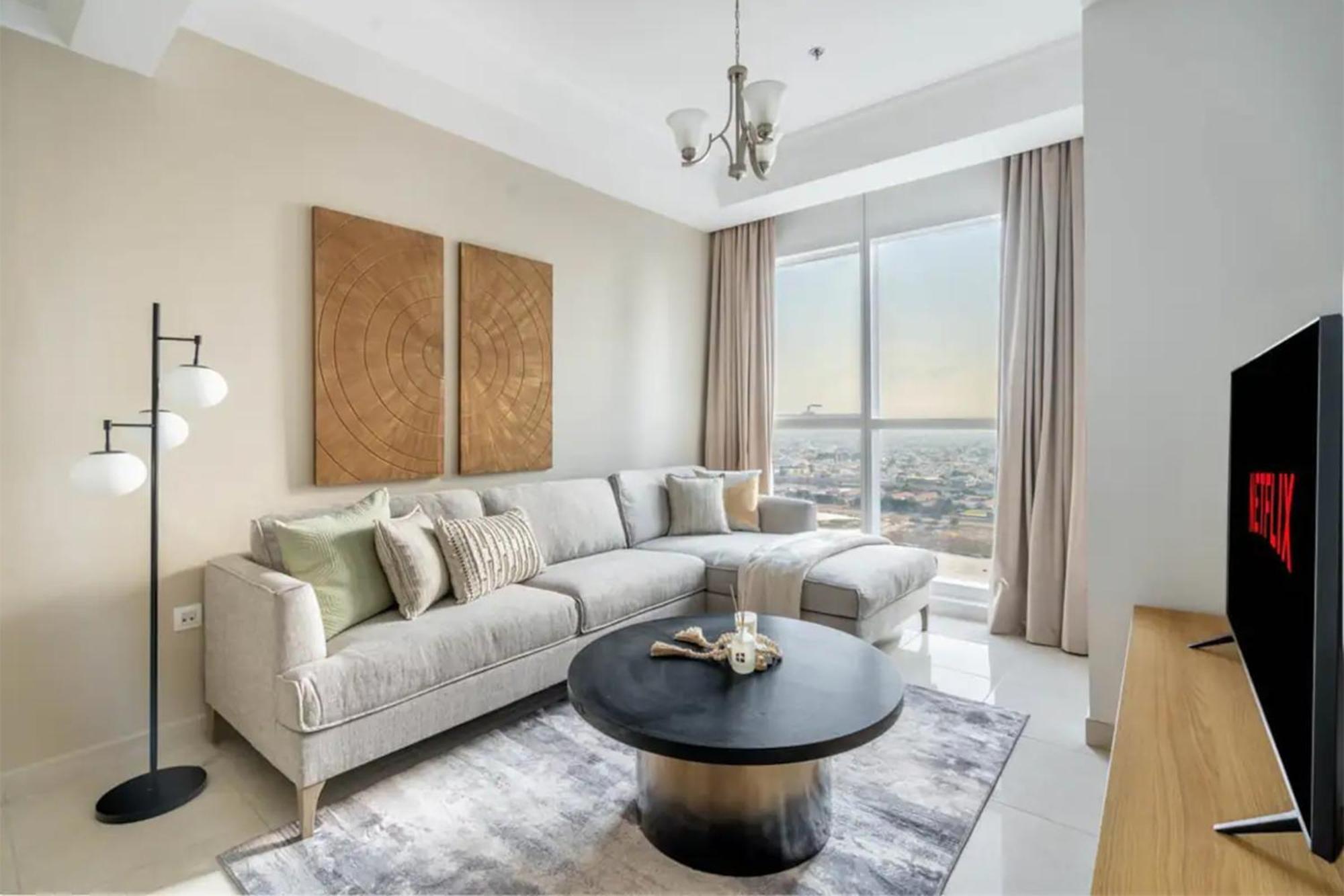 Magnificiant 1br In Court Tower With Canal View Daire