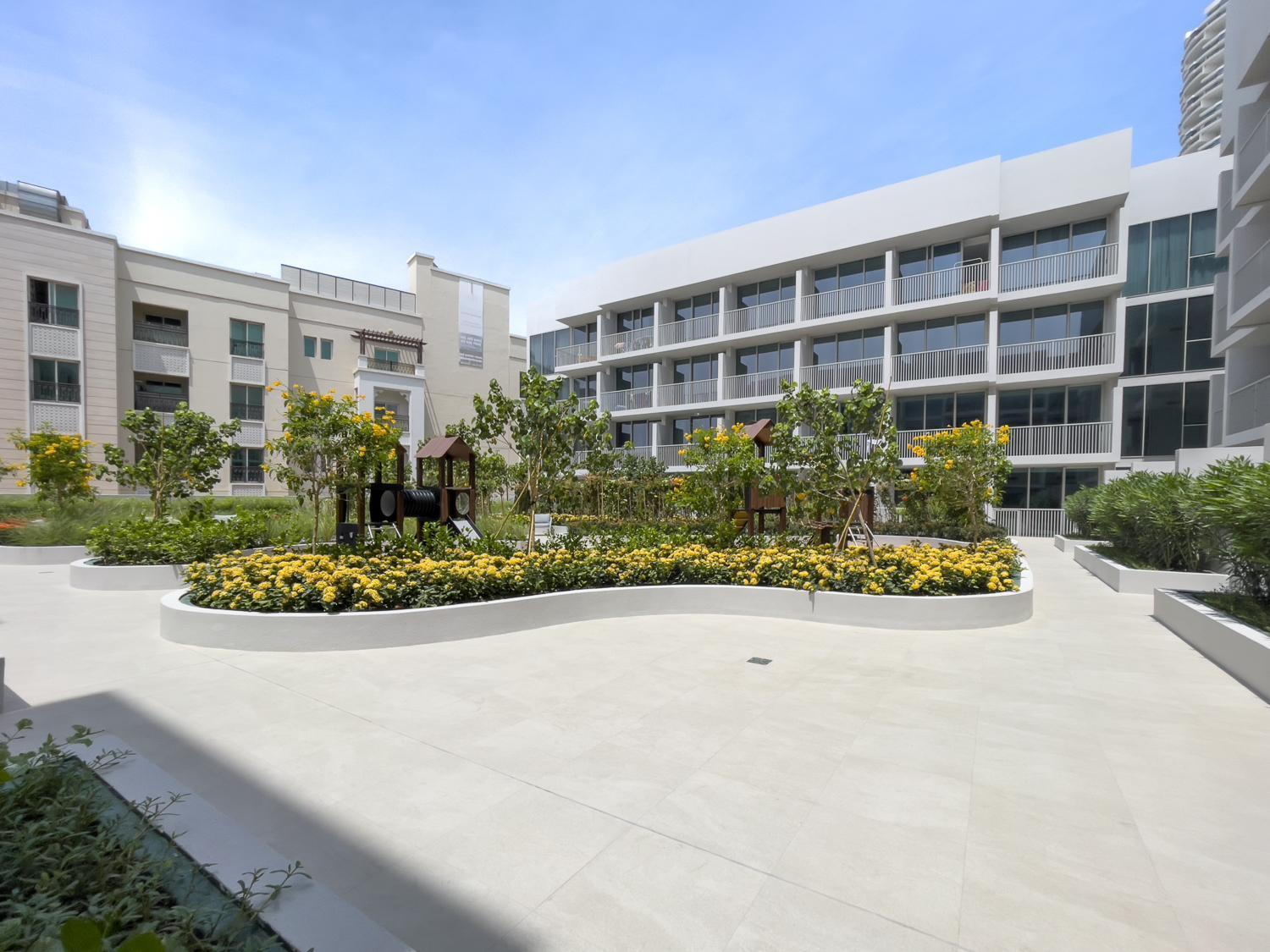 Brand New & Large Terrace In Jvc Daire Dubai
