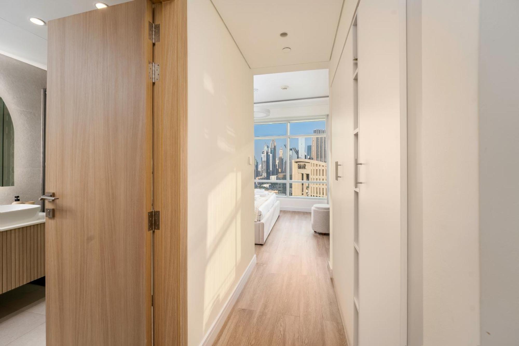 Stunning 2 Bedroom In The Heart Of Downtown, 360 Views Apartment *