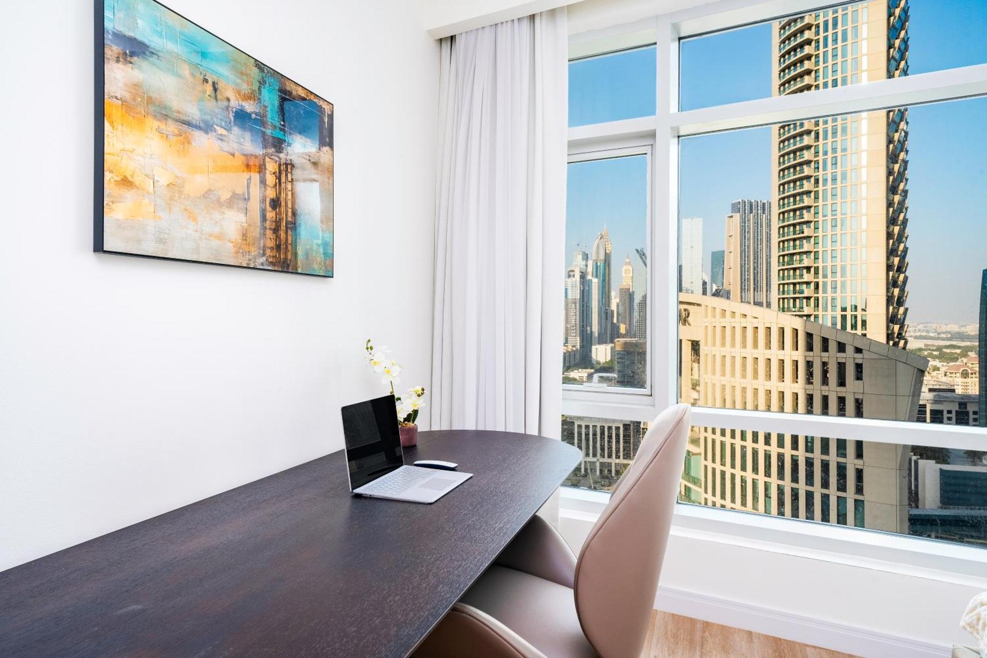 Stunning 2 Bedroom In The Heart Of Downtown, 360 Views Apartment