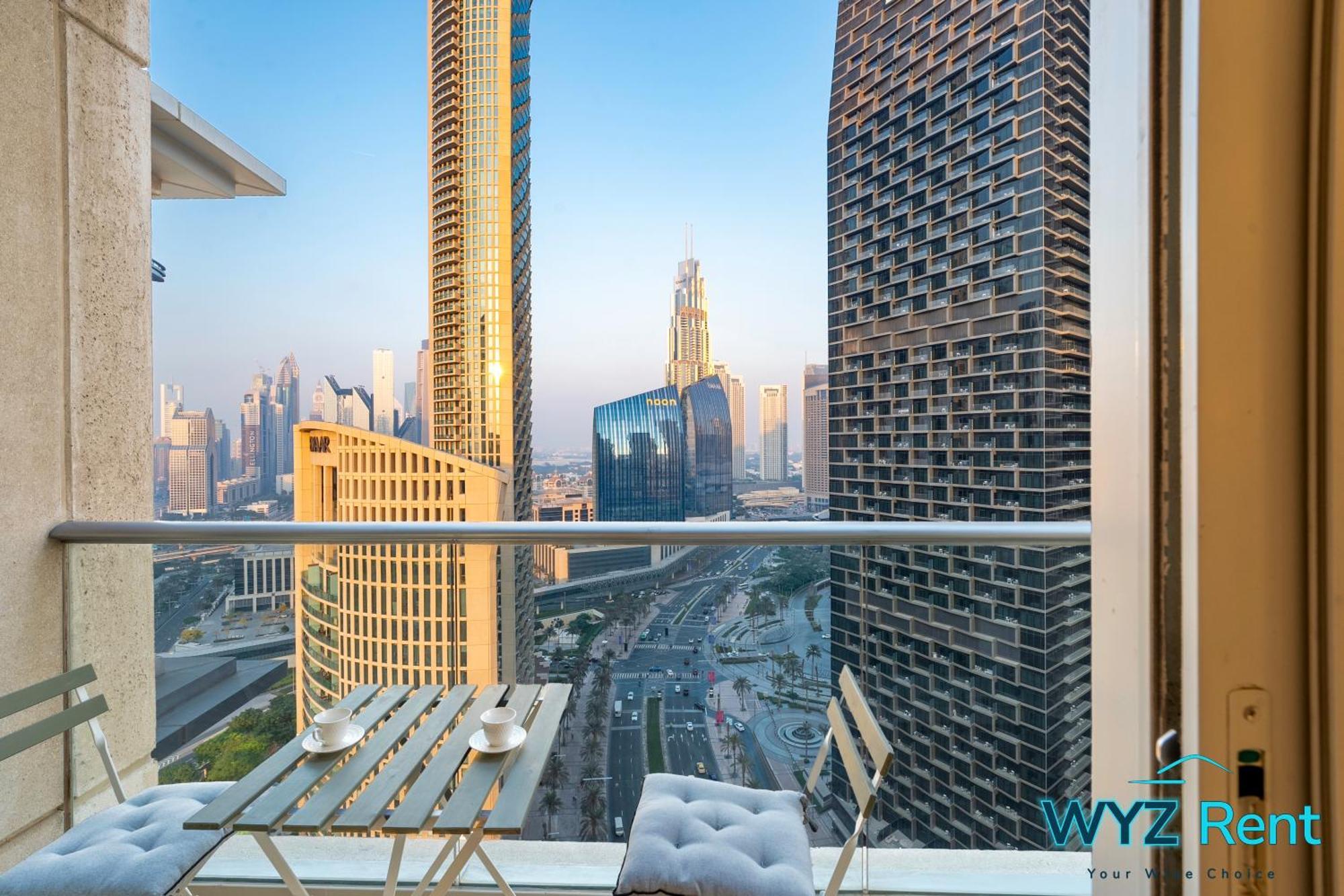 Stunning 2 Bedroom In The Heart Of Downtown, 360 Views Apartment