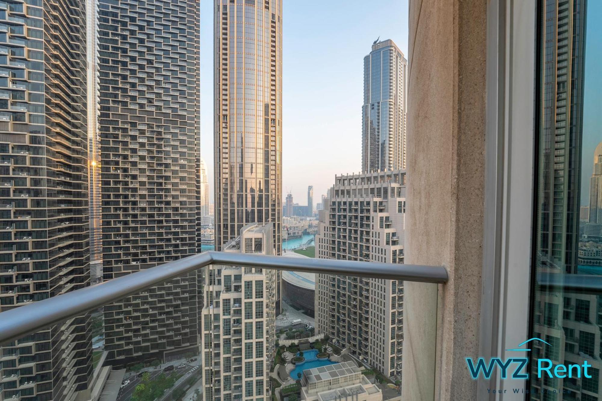 Stunning 2 Bedroom In The Heart Of Downtown, 360 Views Apartment *