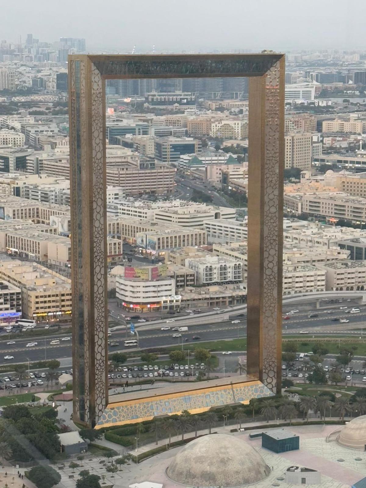 Luxury 2-bed Flat, Prime Location, Burj View & World Highest Running Track Dubai