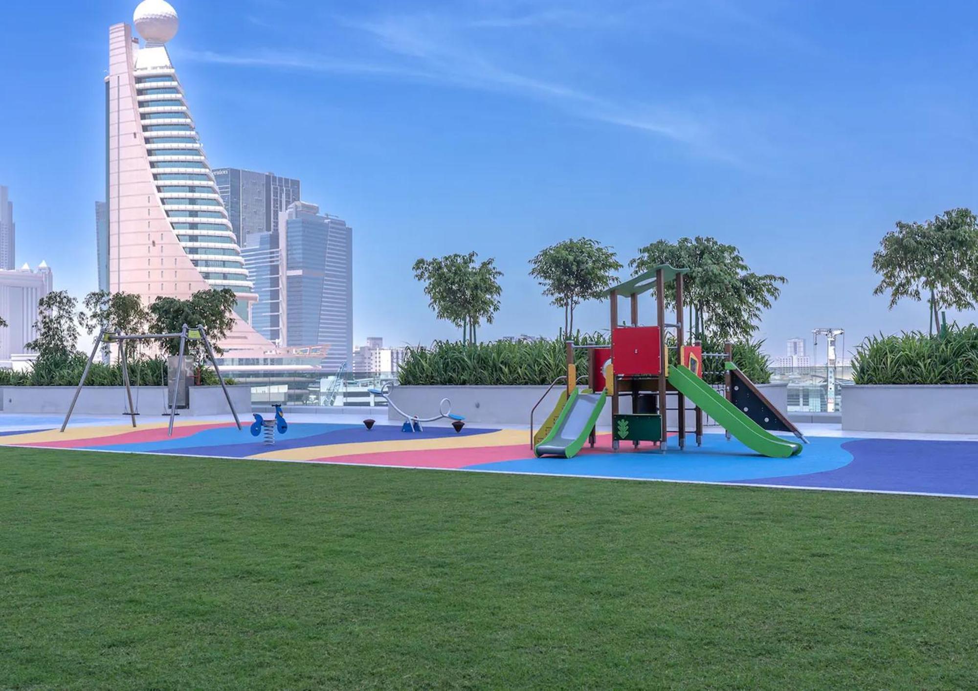 Luxury 2-bed Flat, Prime Location, Burj View & World Highest Running Track Apartment