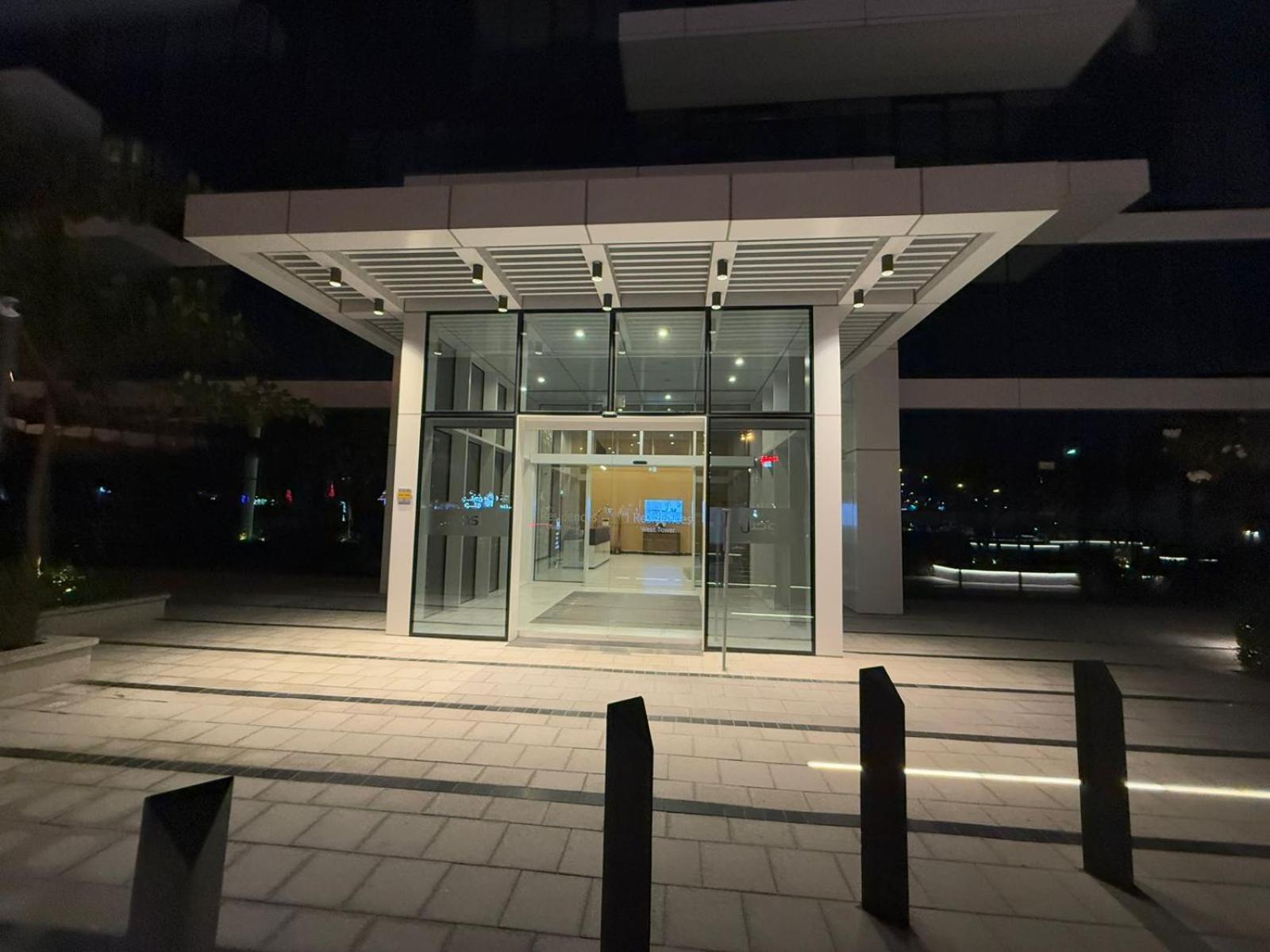 Luxury 2-bed Flat, Prime Location, Burj View & World Highest Running Track