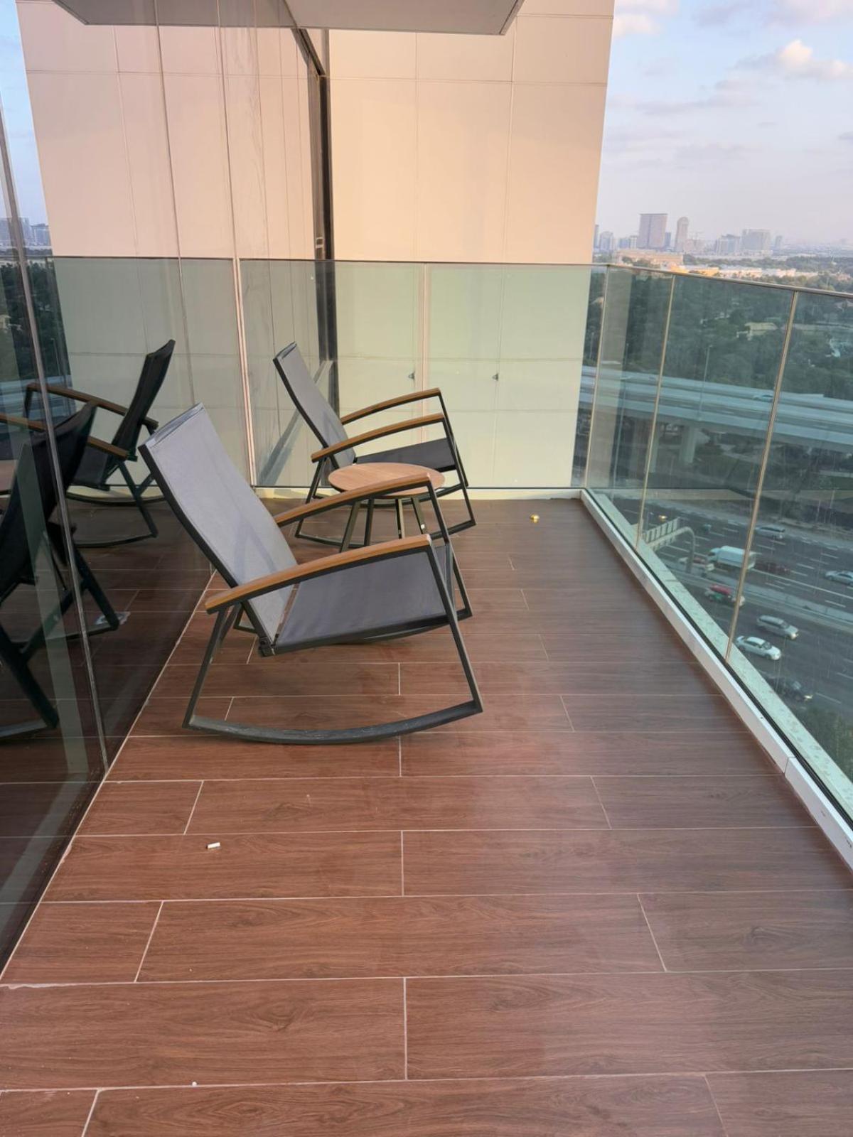 Apartment Luxury 2-bed Flat, Prime Location, Burj View & World Highest Running Track
