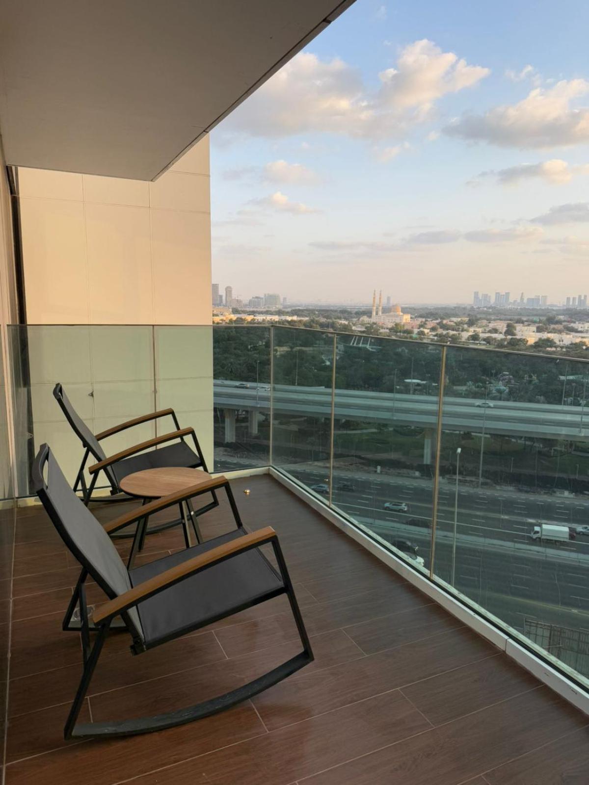 Luxury 2-bed Flat, Prime Location, Burj View & World Highest Running Track Apartment *