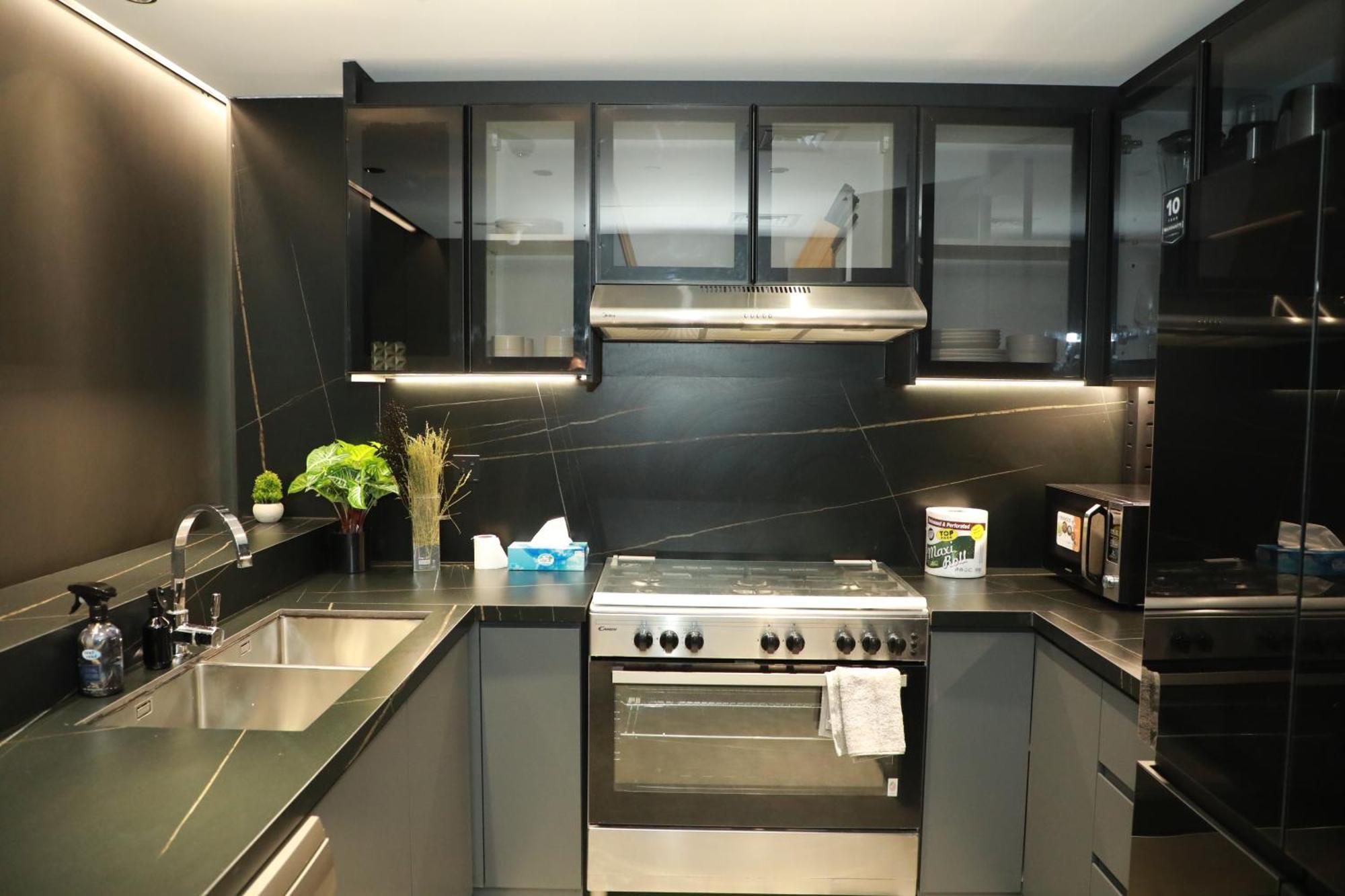 Luxury 2-bed Flat, Prime Location, Burj View & World Highest Running Track Apartment Dubai