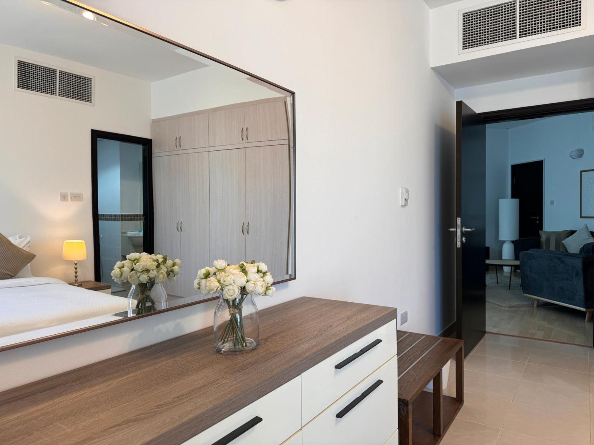 Apartment 2 Bed In La Riviera Tower, Marina Near Metro And Mall, 12-min Walk To Jbr Beach! Dubai