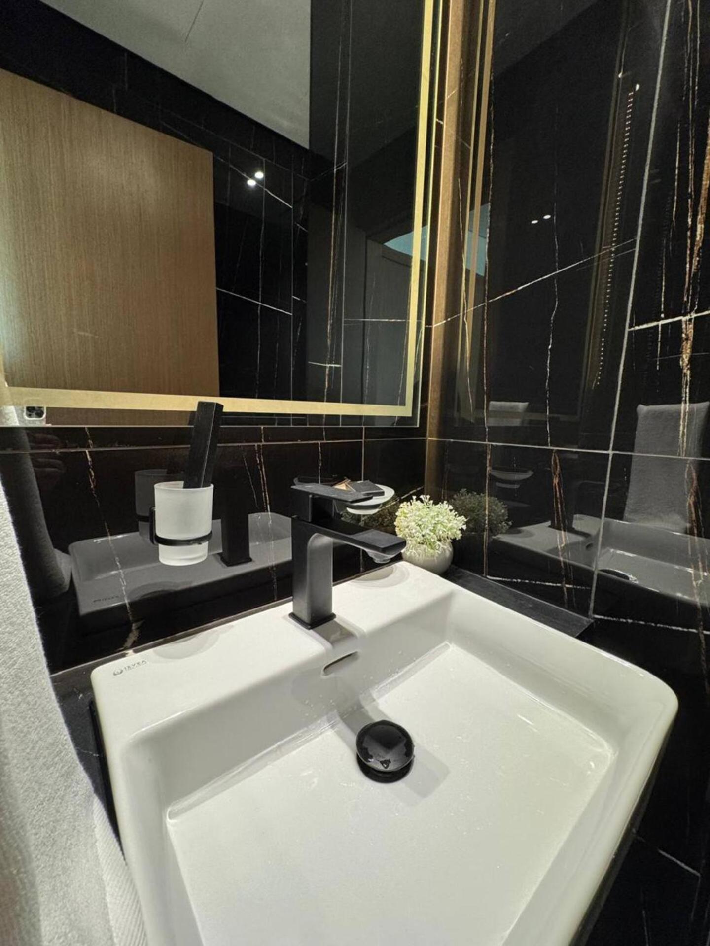 Cozy 1-bedroom In Jvc Apartment *