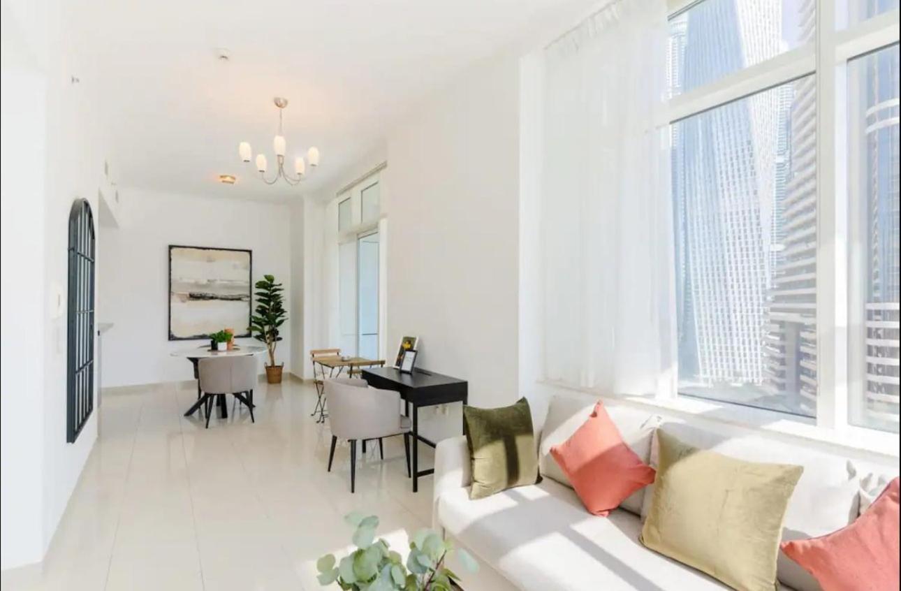 Aws Homes - Contemporary Marina Apartment *