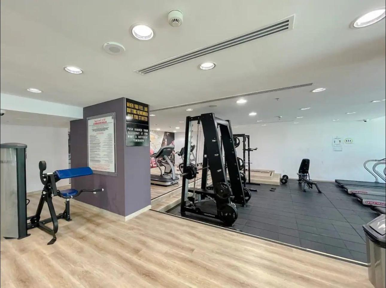 Aws Homes - Contemporary Marina Apartment