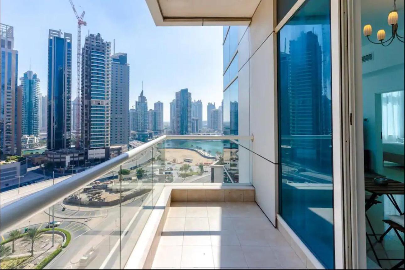 Aws Homes - Contemporary Marina Apartment