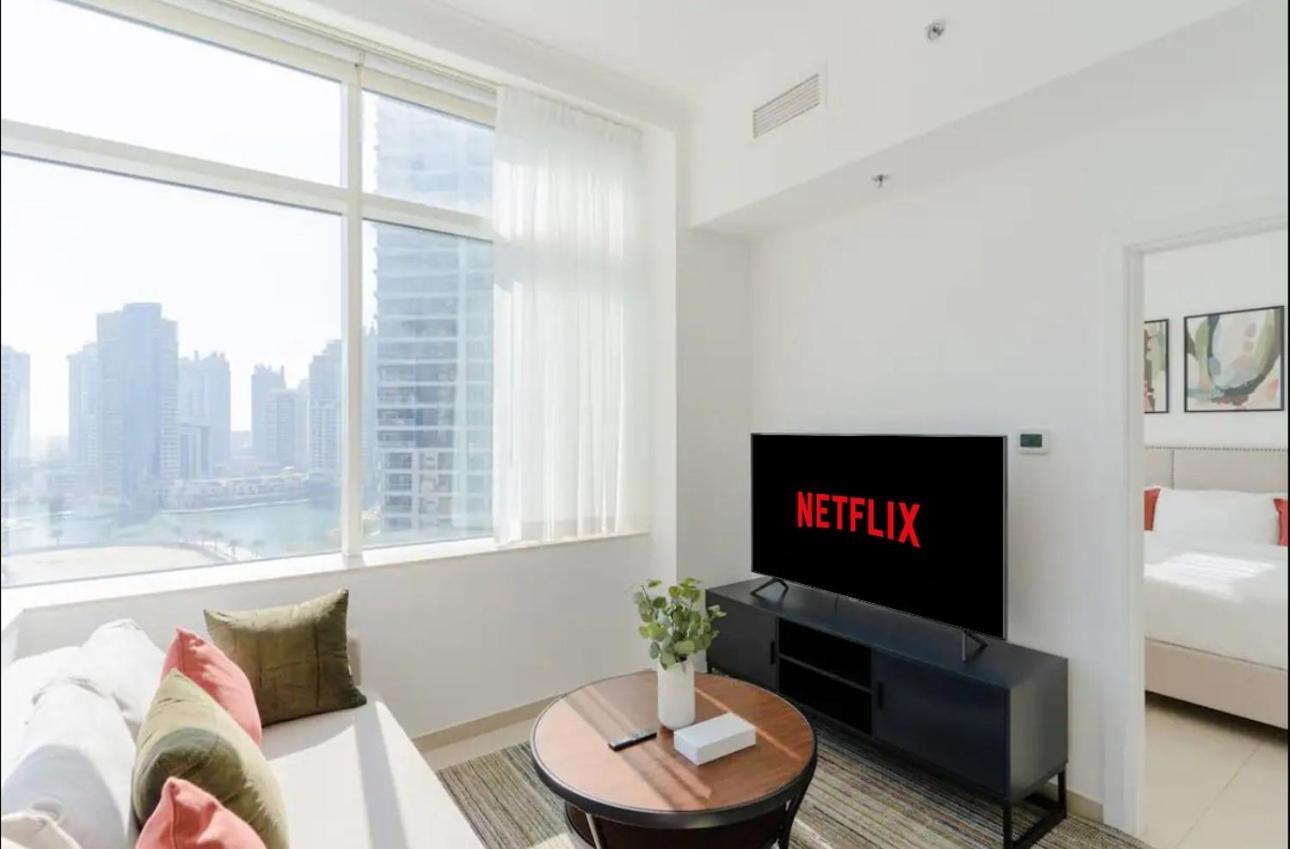 Aws Homes - Contemporary Marina Apartment