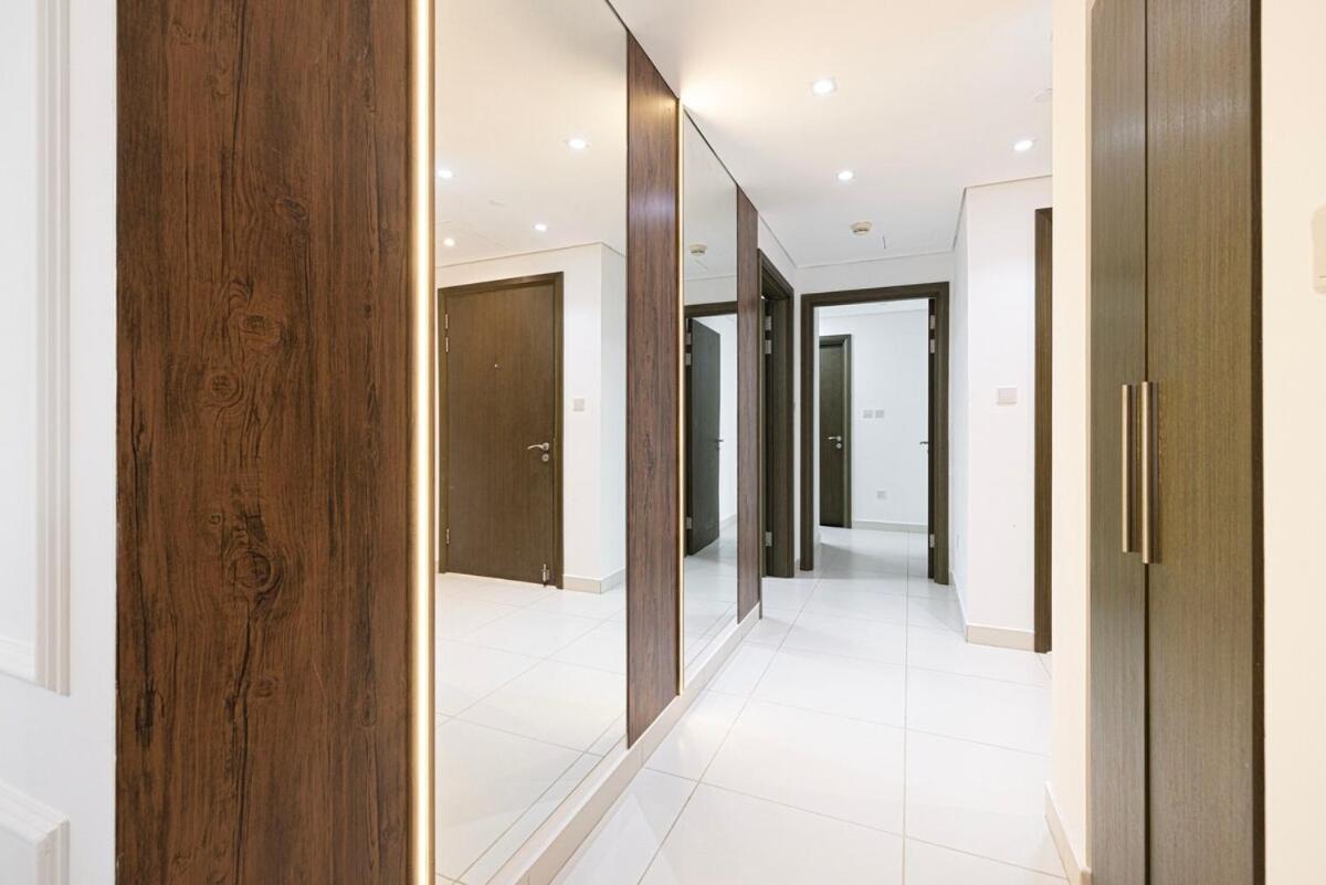 Beautiful 2 Bedroom Next To Opera I Burj View * Dubai