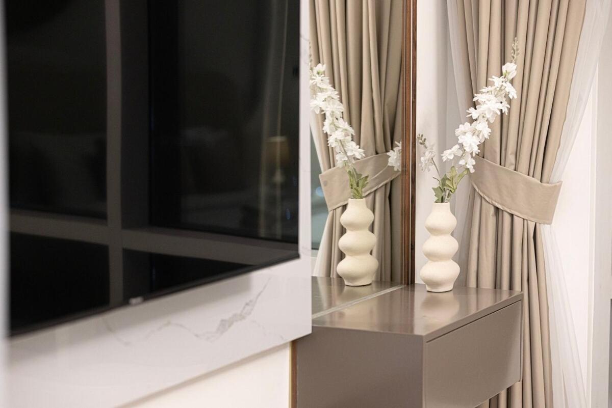 Apartment Beautiful 2 Bedroom Next To Opera I Burj View
