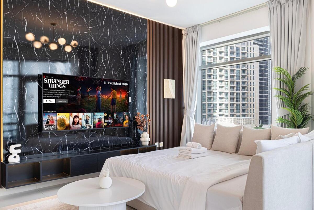 Beautiful 2 Bedroom Next To Opera I Burj View Apartment *