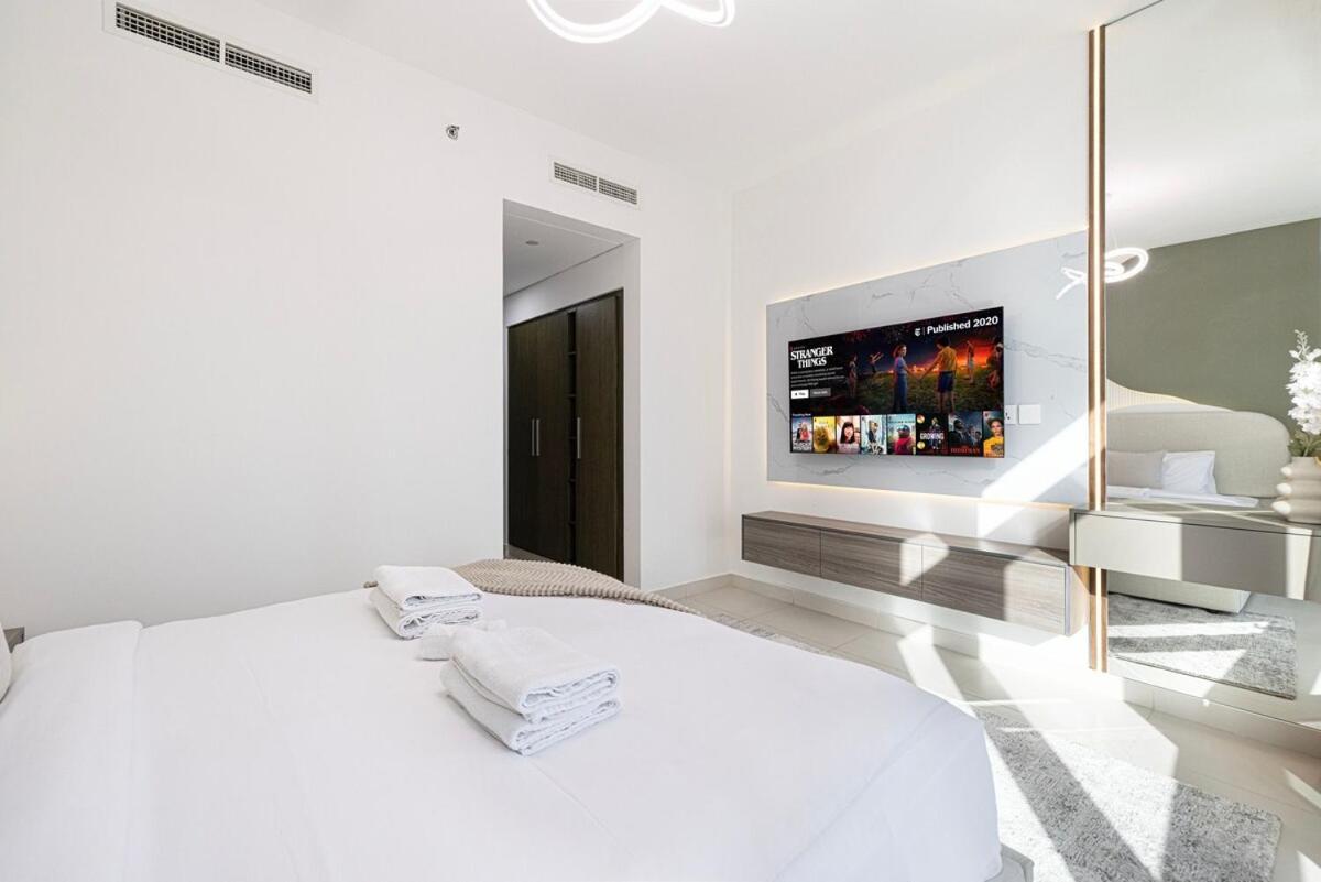 Beautiful 2 Bedroom Next To Opera I Burj View Apartment *