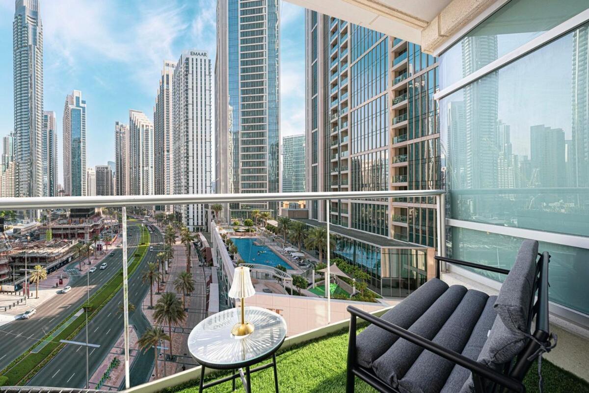 Beautiful 2 Bedroom Next To Opera I Burj View Apartment *