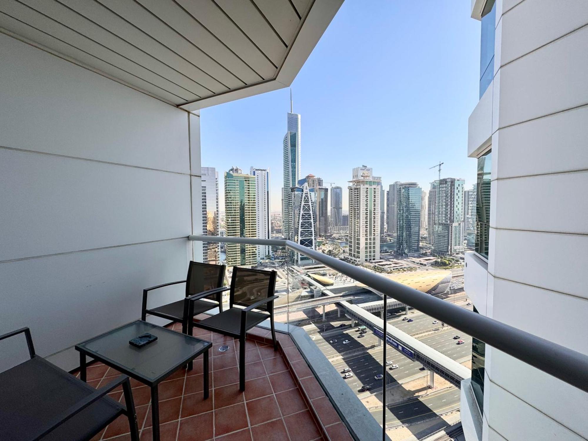 Apartment 2 Bed In La Riviera Tower, Marina Near Metro And Mall, 12-min Walk To Jbr Beach!