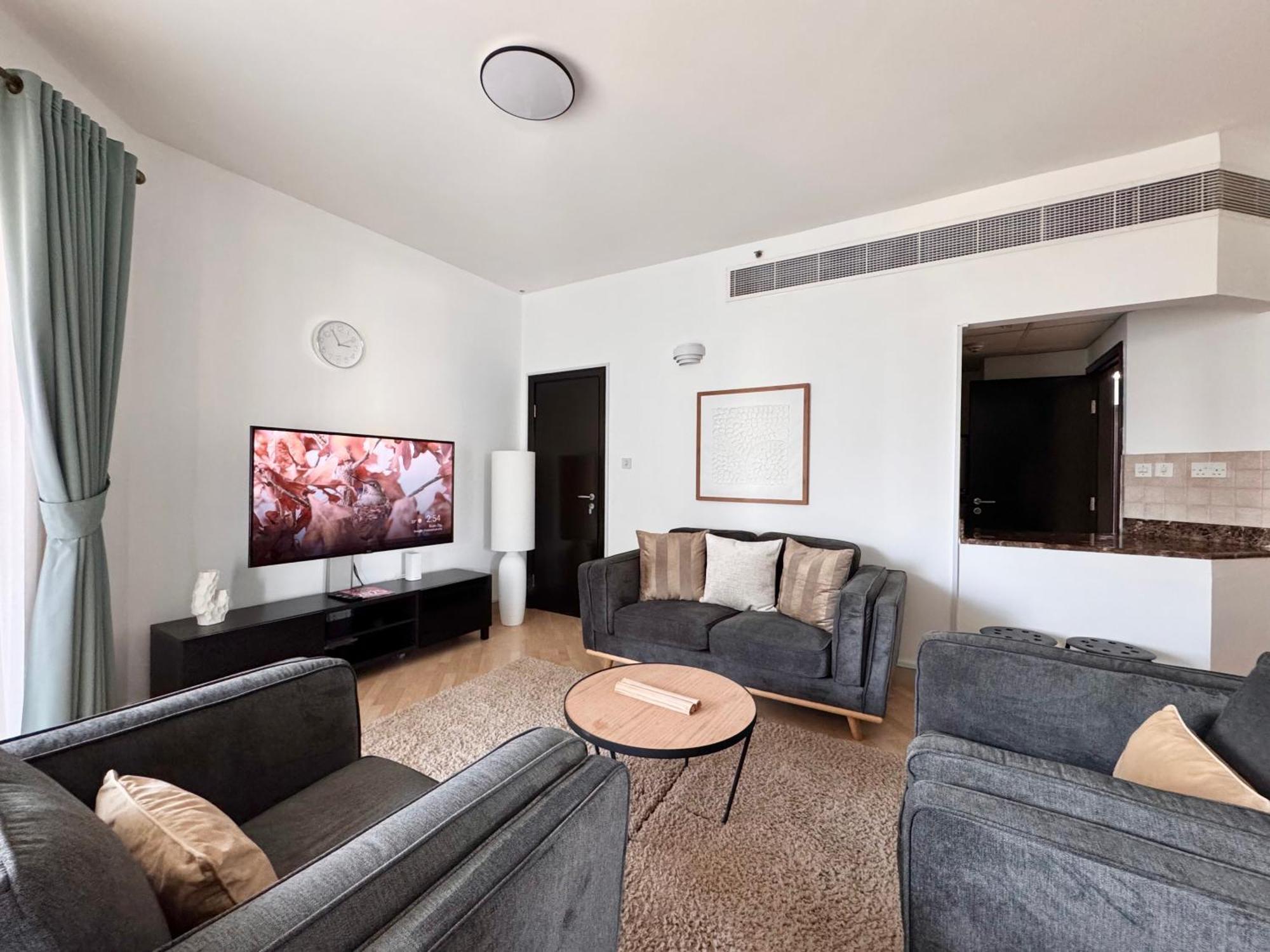 2 Bed In La Riviera Tower, Marina Near Metro And Mall, 12-min Walk To Jbr Beach! Apartment Dubai