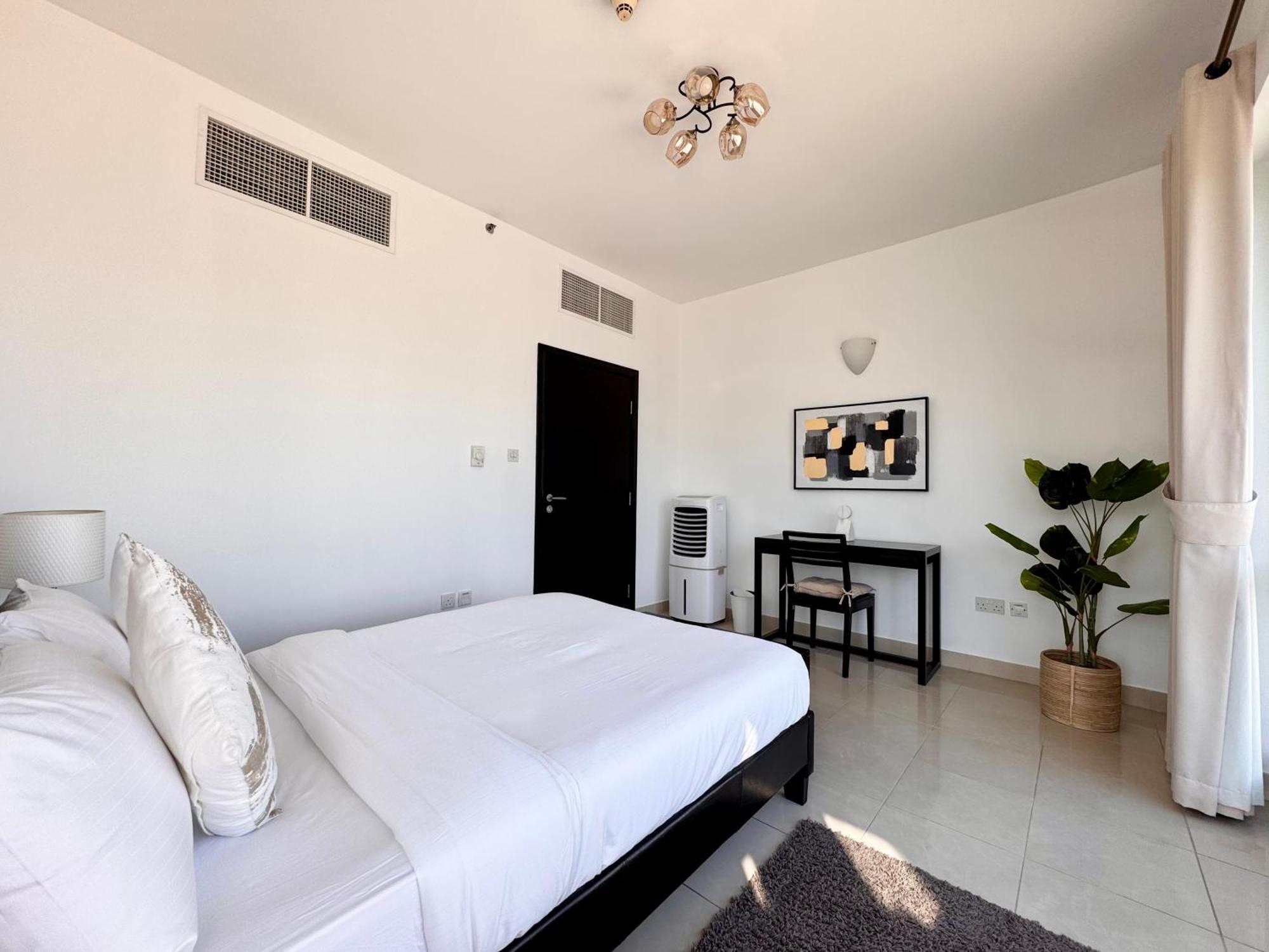 Apartment 2 Bed In La Riviera Tower, Marina Near Metro And Mall, 12-min Walk To Jbr Beach!