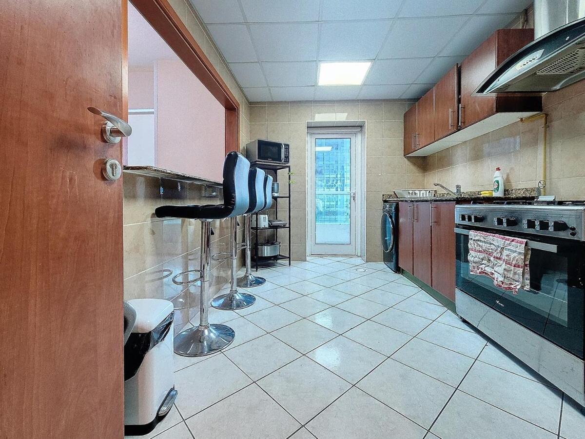 Exquisite 2 Bed In Marina Apartment Dubai