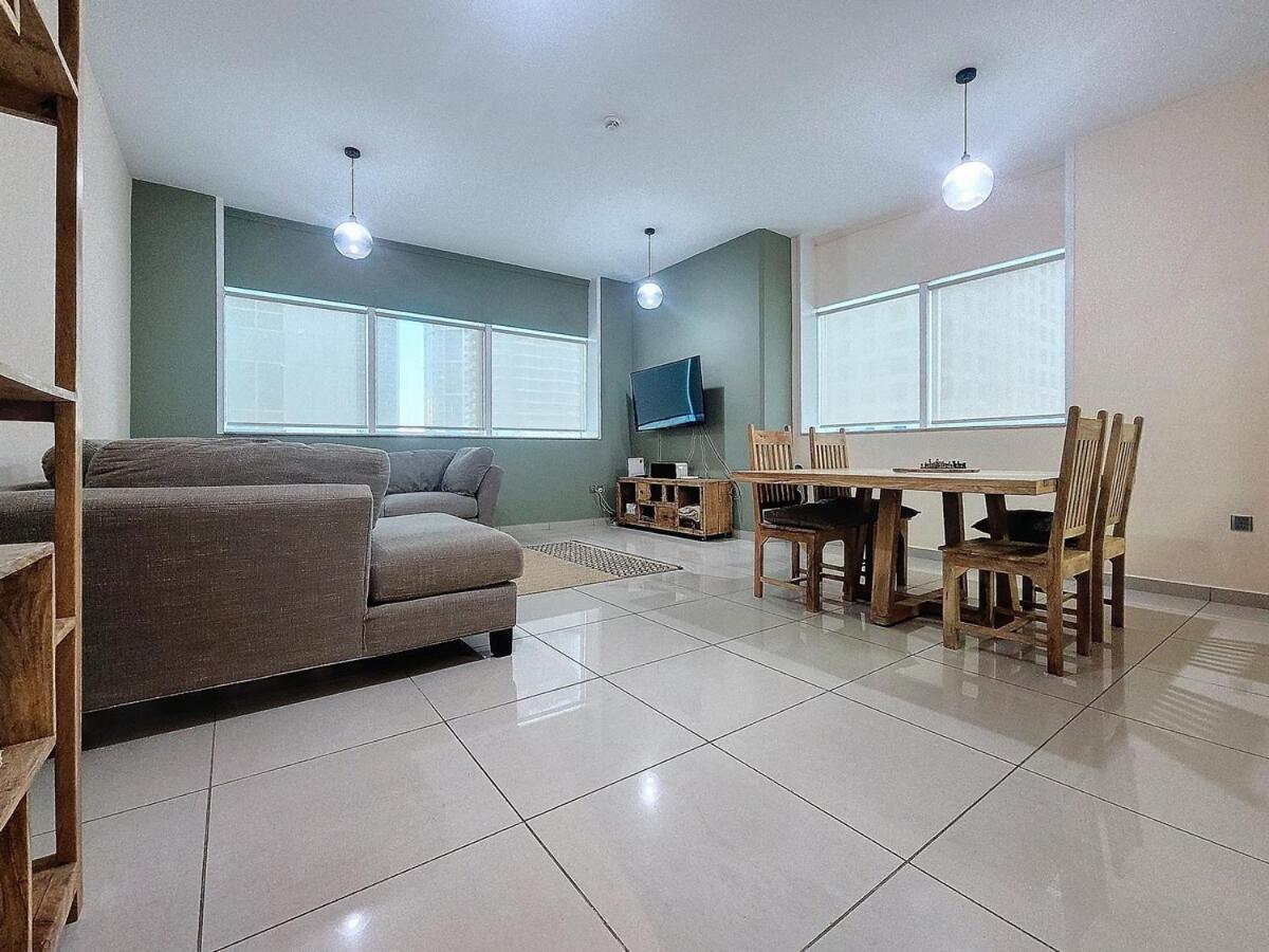 Exquisite 2 Bed In Marina *