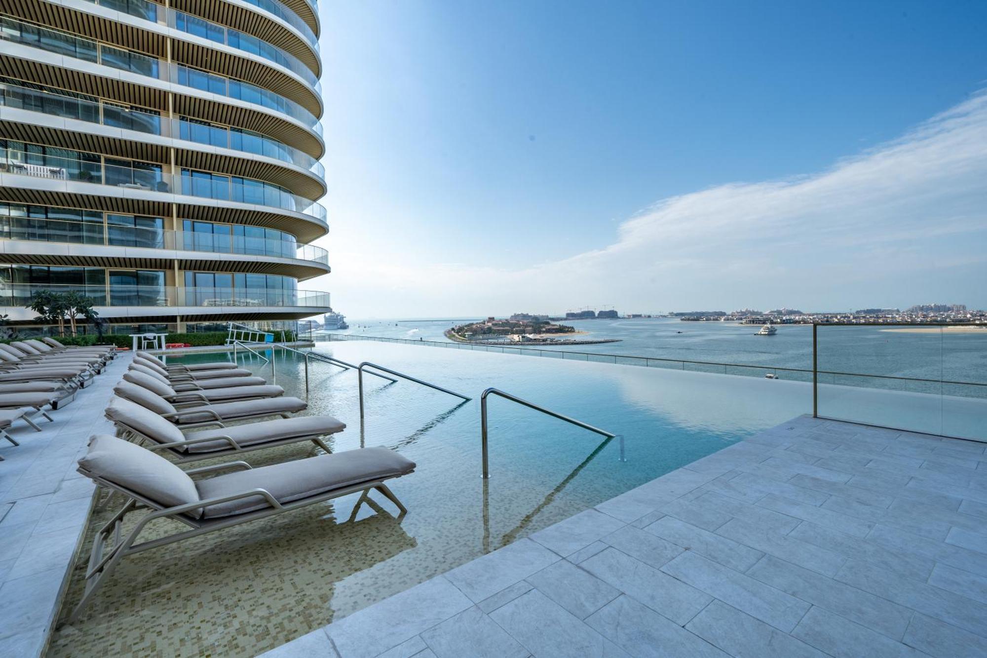 Homes & Beyond I Modern 2 Bedroom With Access Apartment Dubai