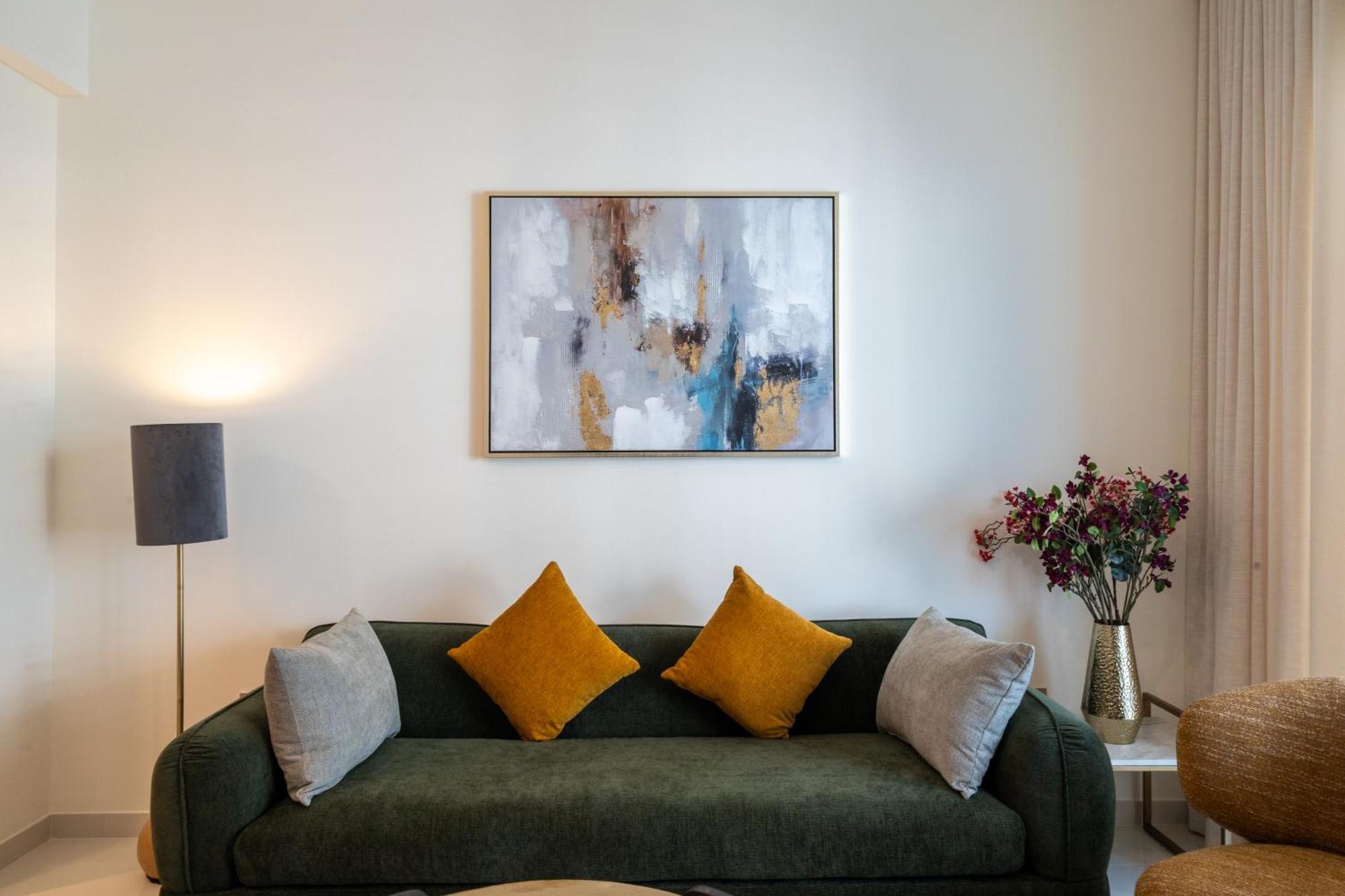 Homes & Beyond I Modern 2 Bedroom With Access Apartment