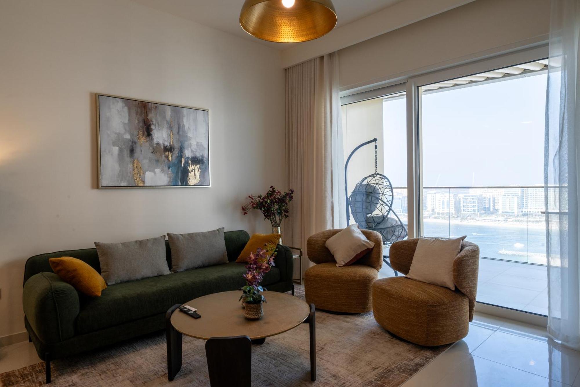 Homes & Beyond I Modern 2 Bedroom With Access