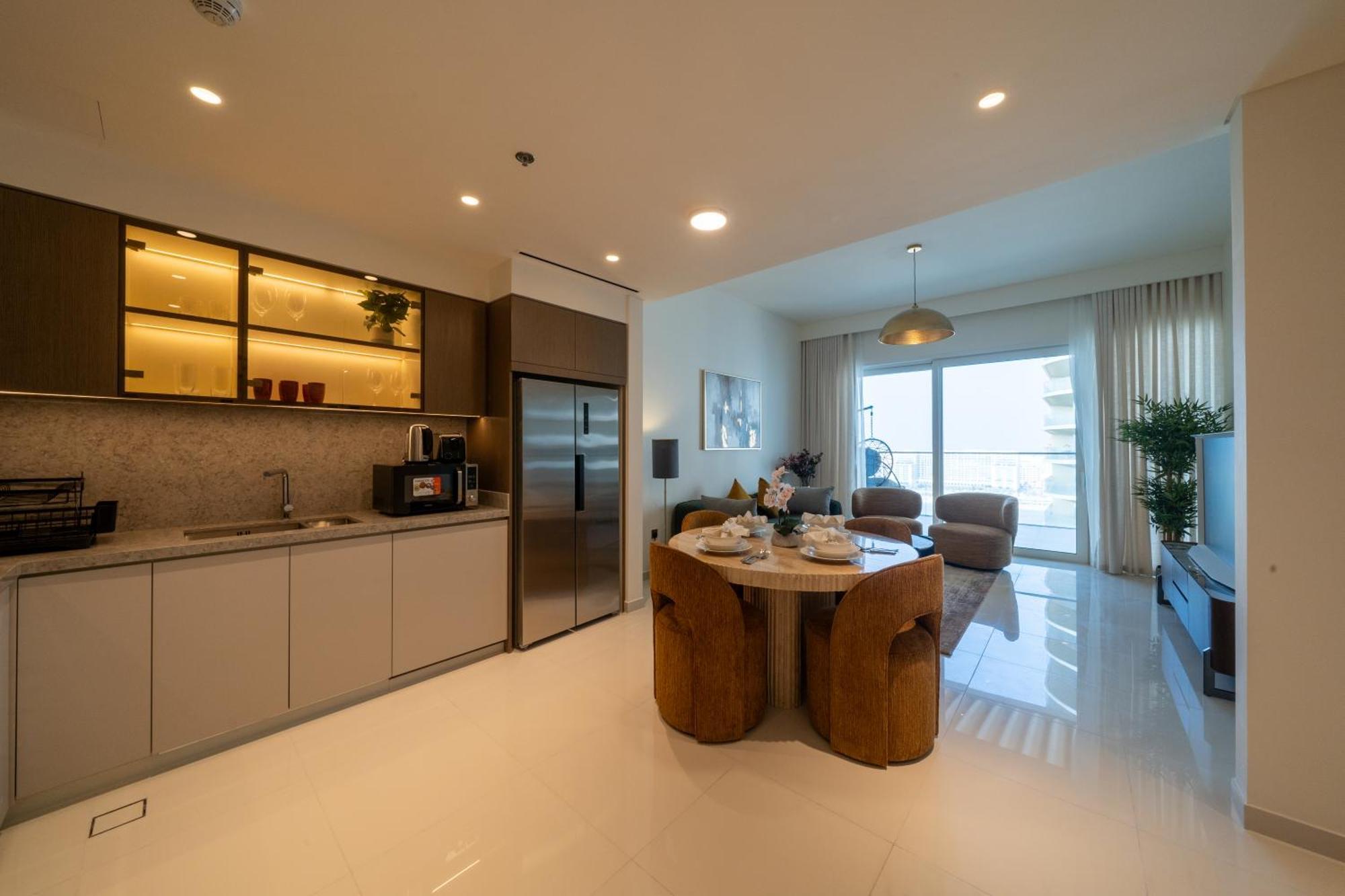 Homes & Beyond I Modern 2 Bedroom With Access Apartment
