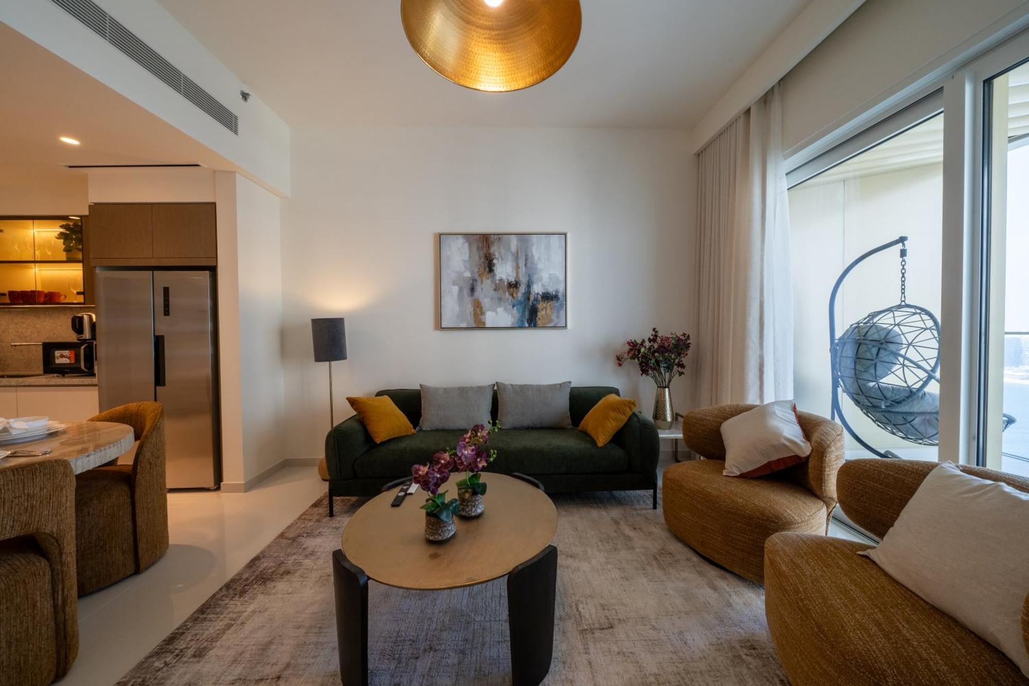 Homes & Beyond I Modern 2 Bedroom With Access Apartment
