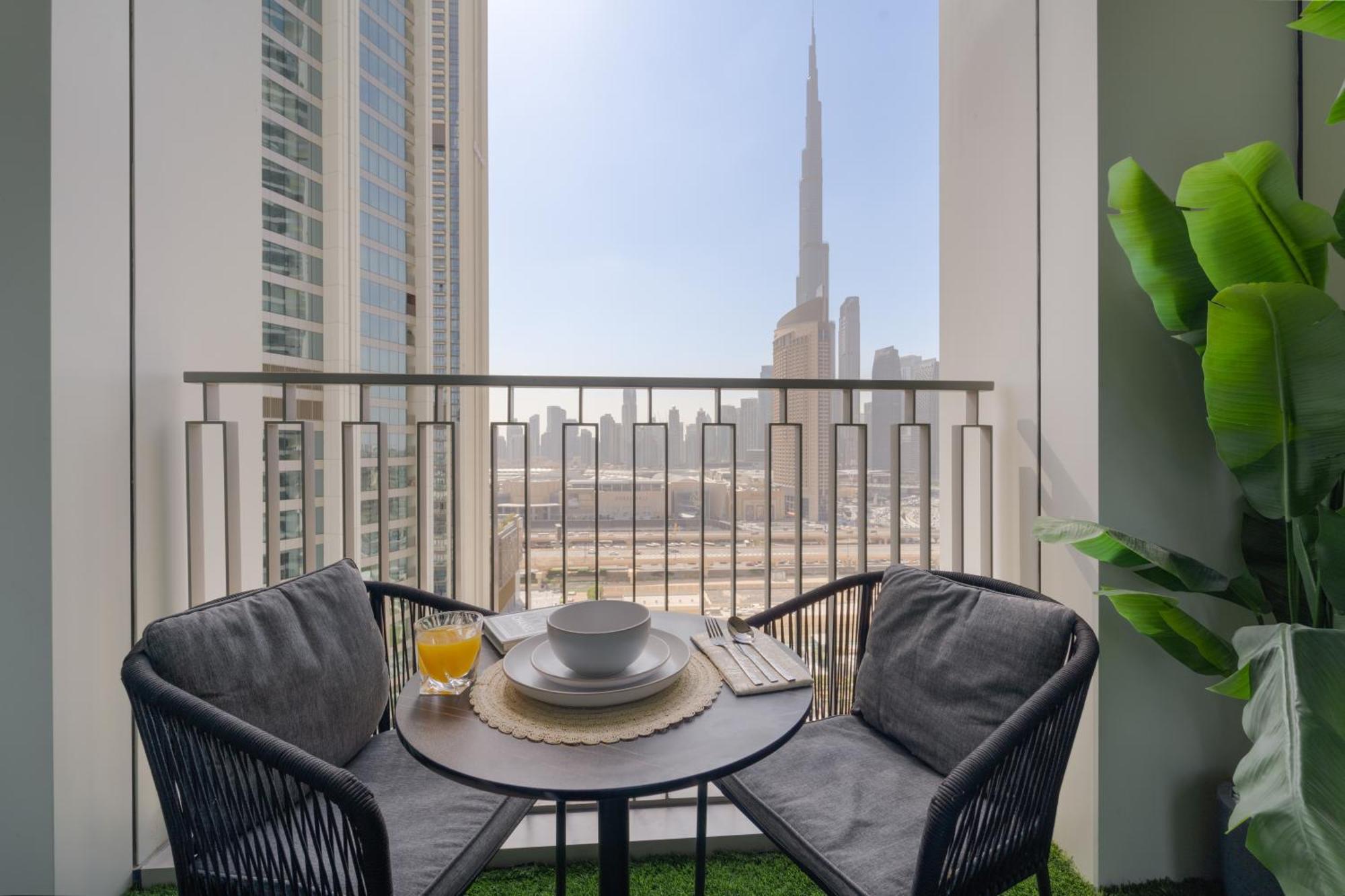Apartamento Amazing 2br Burj Khalifa View Steps Walk To Dubaimall Dubai