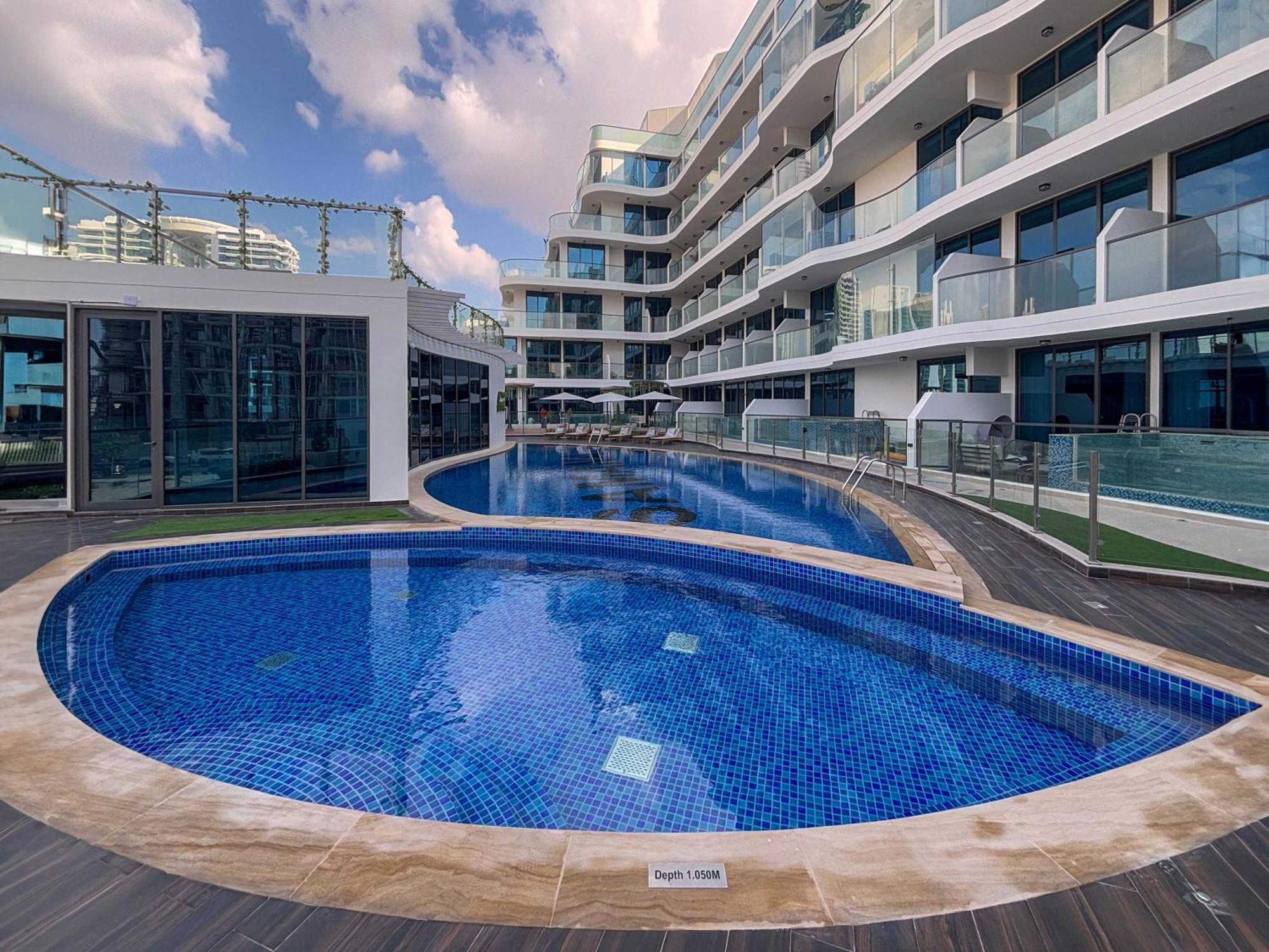 Frank Porter - Samana Park Views Apartment Dubai