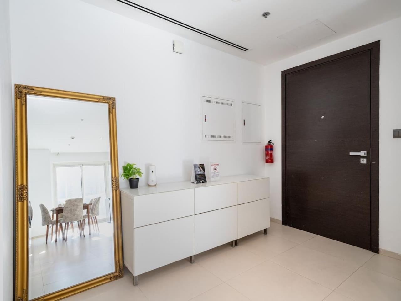 Stylish 2 Bed In Prime Marina Location