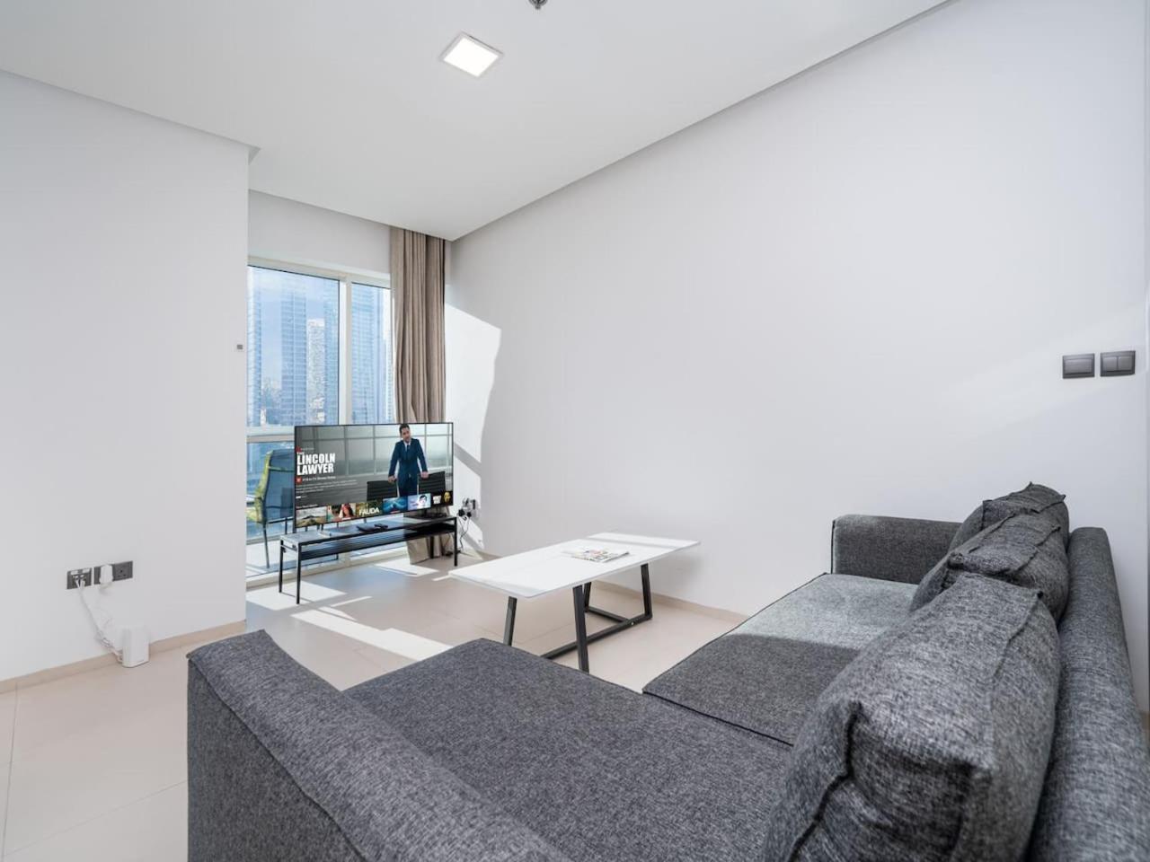 Stylish 2 Bed In Prime Marina Location Apartment