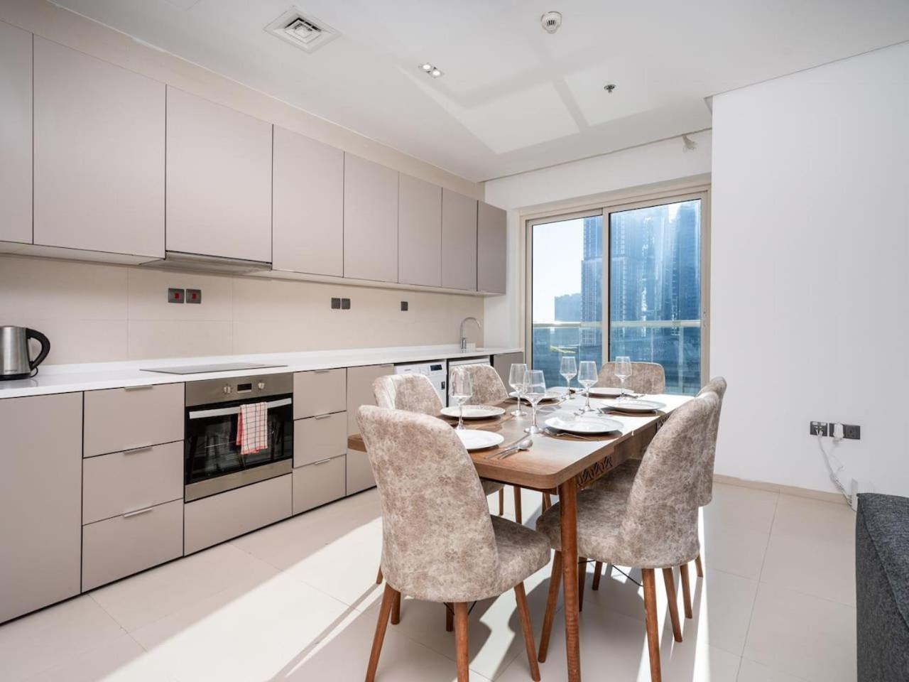 Stylish 2 Bed In Prime Marina Location Apartment