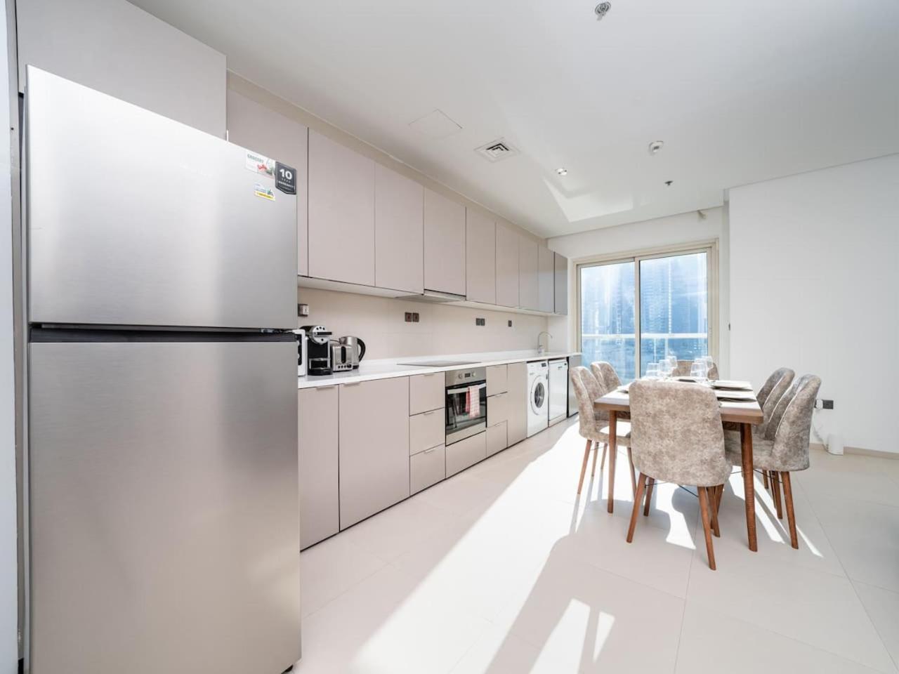 Stylish 2 Bed In Prime Marina Location Apartment *