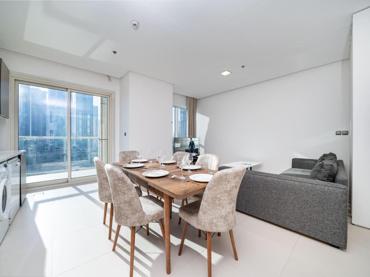 Apartment Stylish 2 Bed In Prime Marina Location Dubai