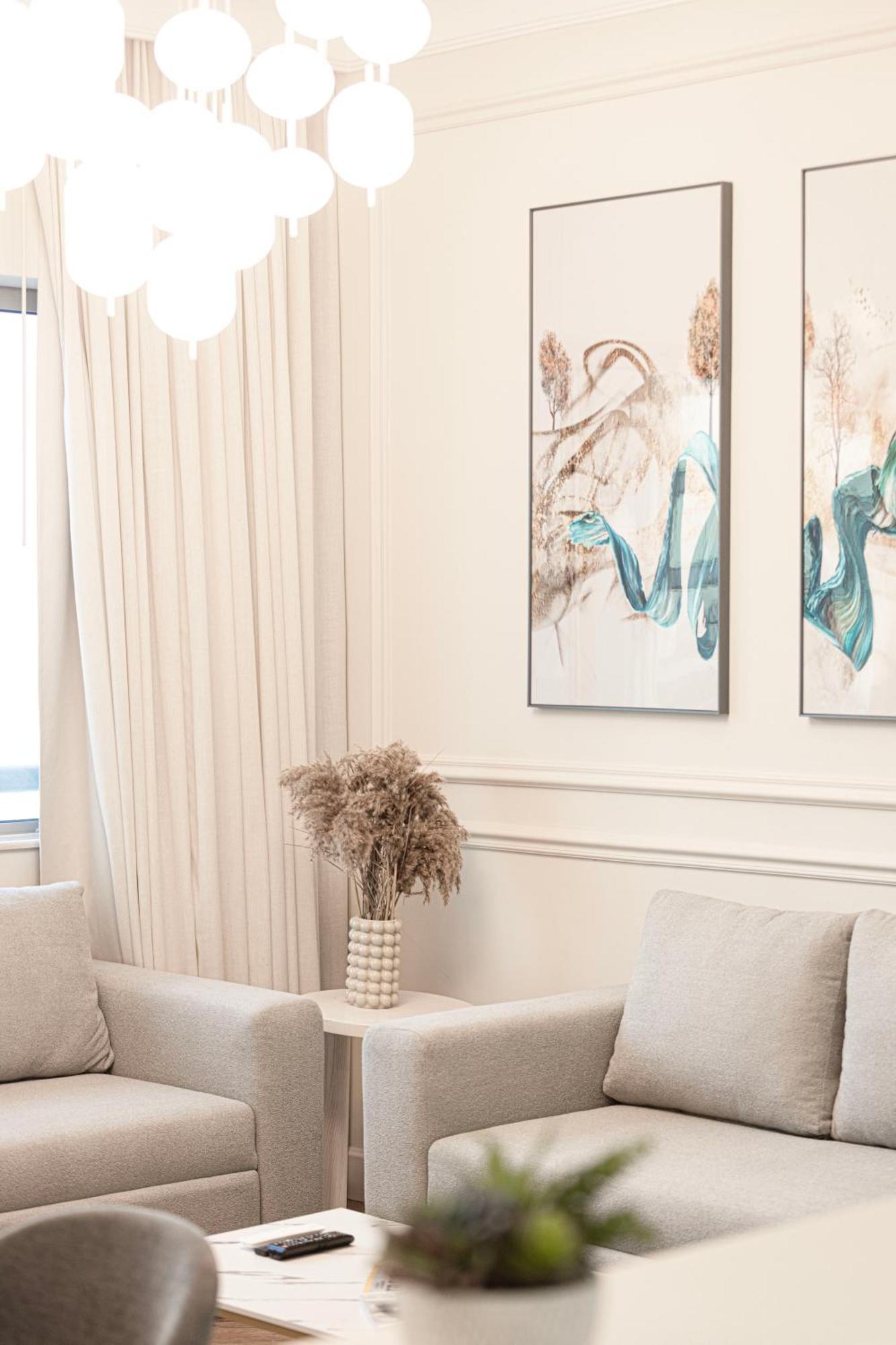 Upgraded 2 Bedroom In Damac Maison Mall Street Apartment Dubai