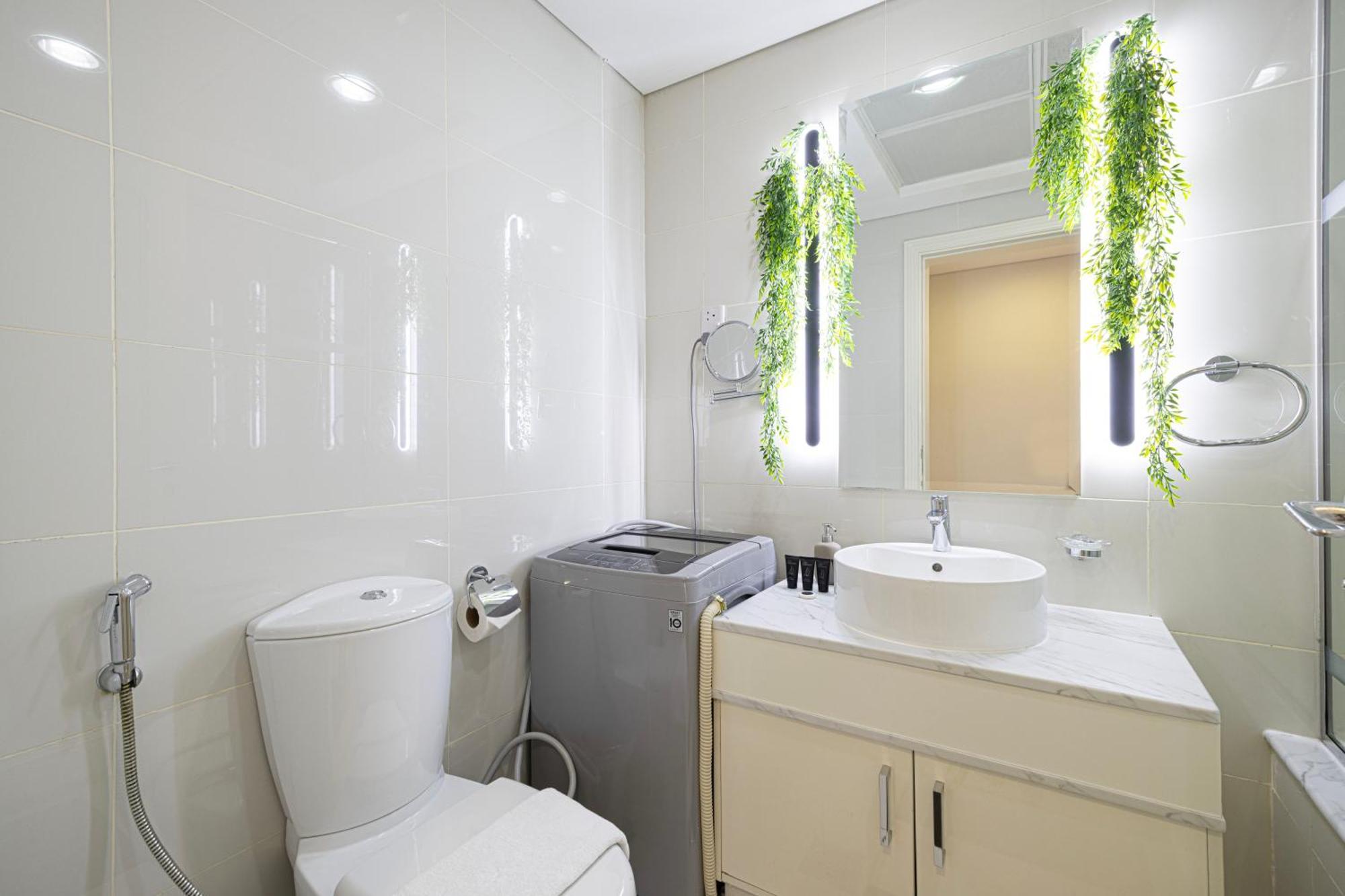 Upgraded 2 Bedroom In Damac Maison Mall Street *