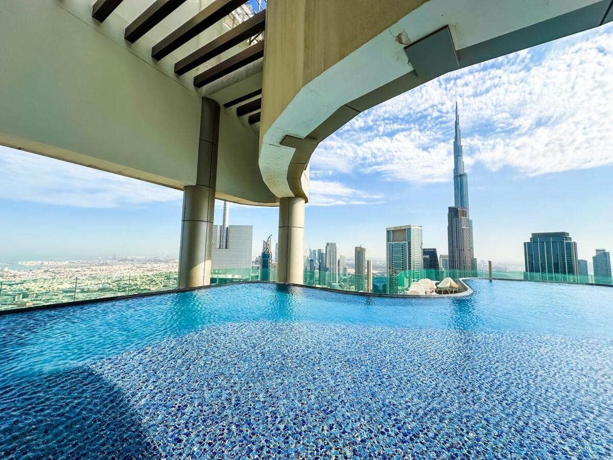 New 2 Bed Burj Khalifa View, 64th Floor Infinity Pool Apartment Dubai