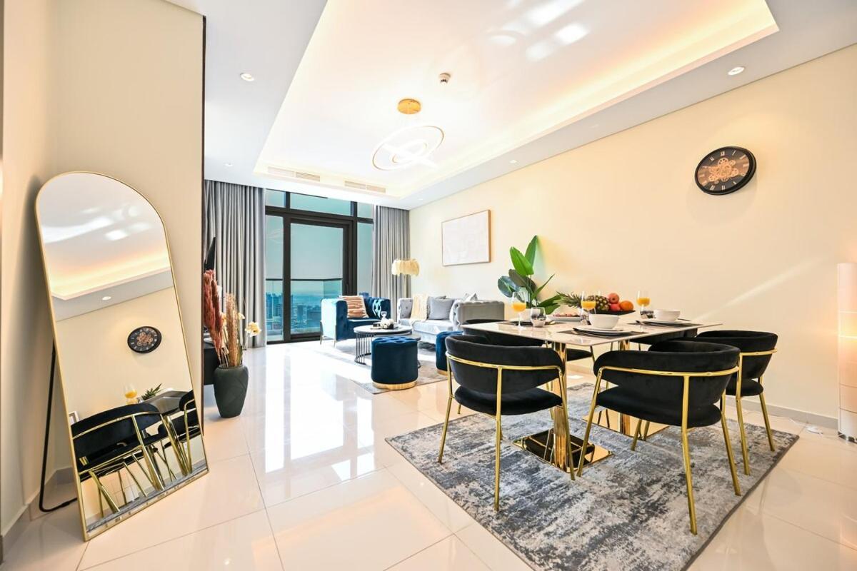 New 2 Bed Burj Khalifa View, 64th Floor Infinity Pool Apartment
