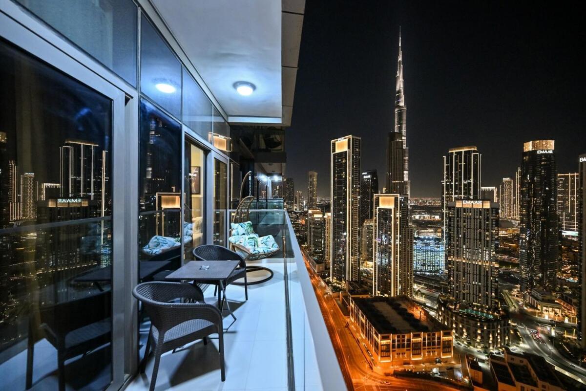 New 2 Bed Burj Khalifa View, 64th Floor Infinity Pool Apartment *
