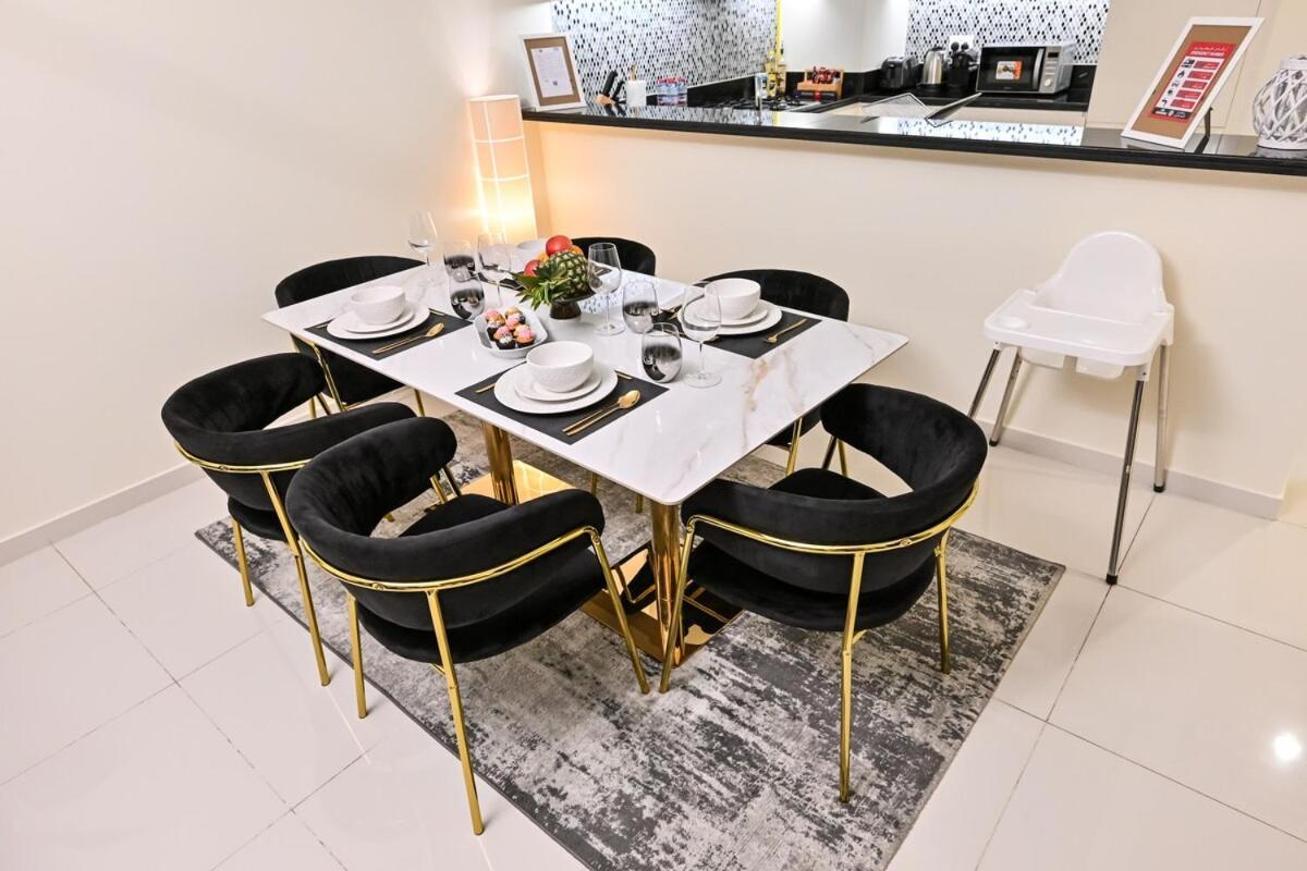 Apartment New 2 Bed Burj Khalifa View, 64th Floor Infinity Pool Dubai